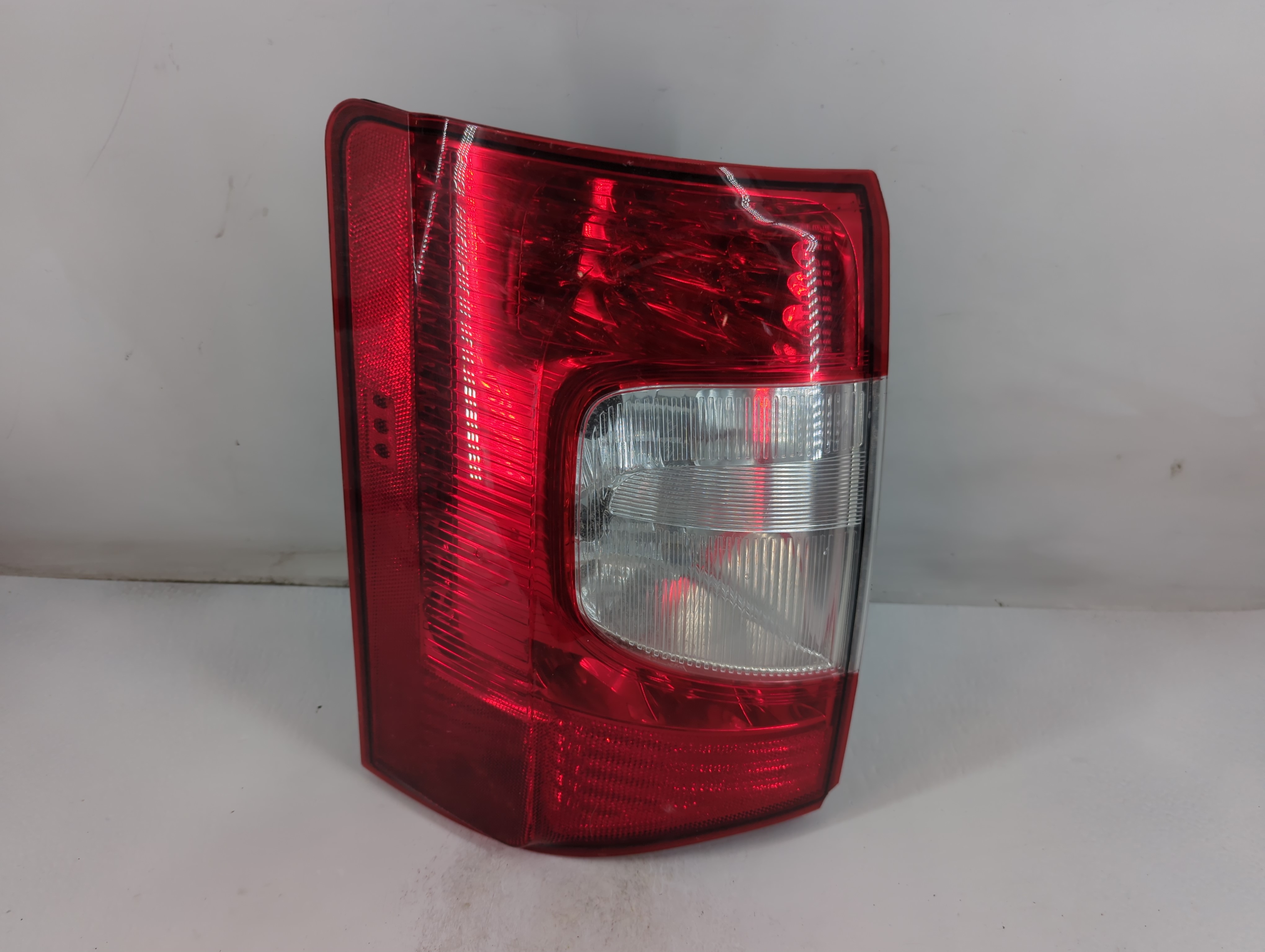 Picture of 2011 Chrysler Town & Country Driver Left Side Tail Light Taillight Oem 883407