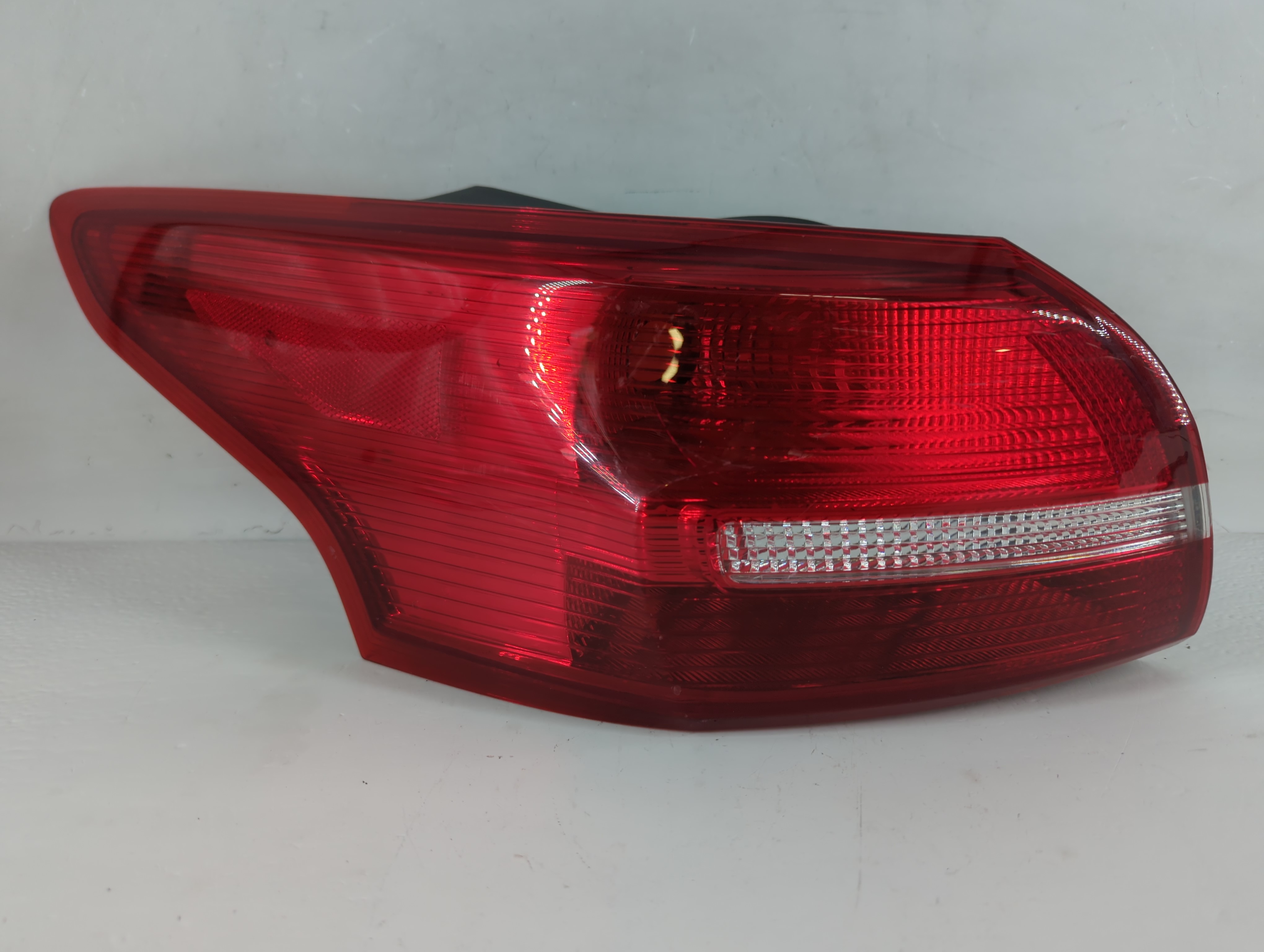 2015-2018 Ford Focus Driver Left Side Tail Light Taillight Oem 883450 - Oemusedautoparts1.com
