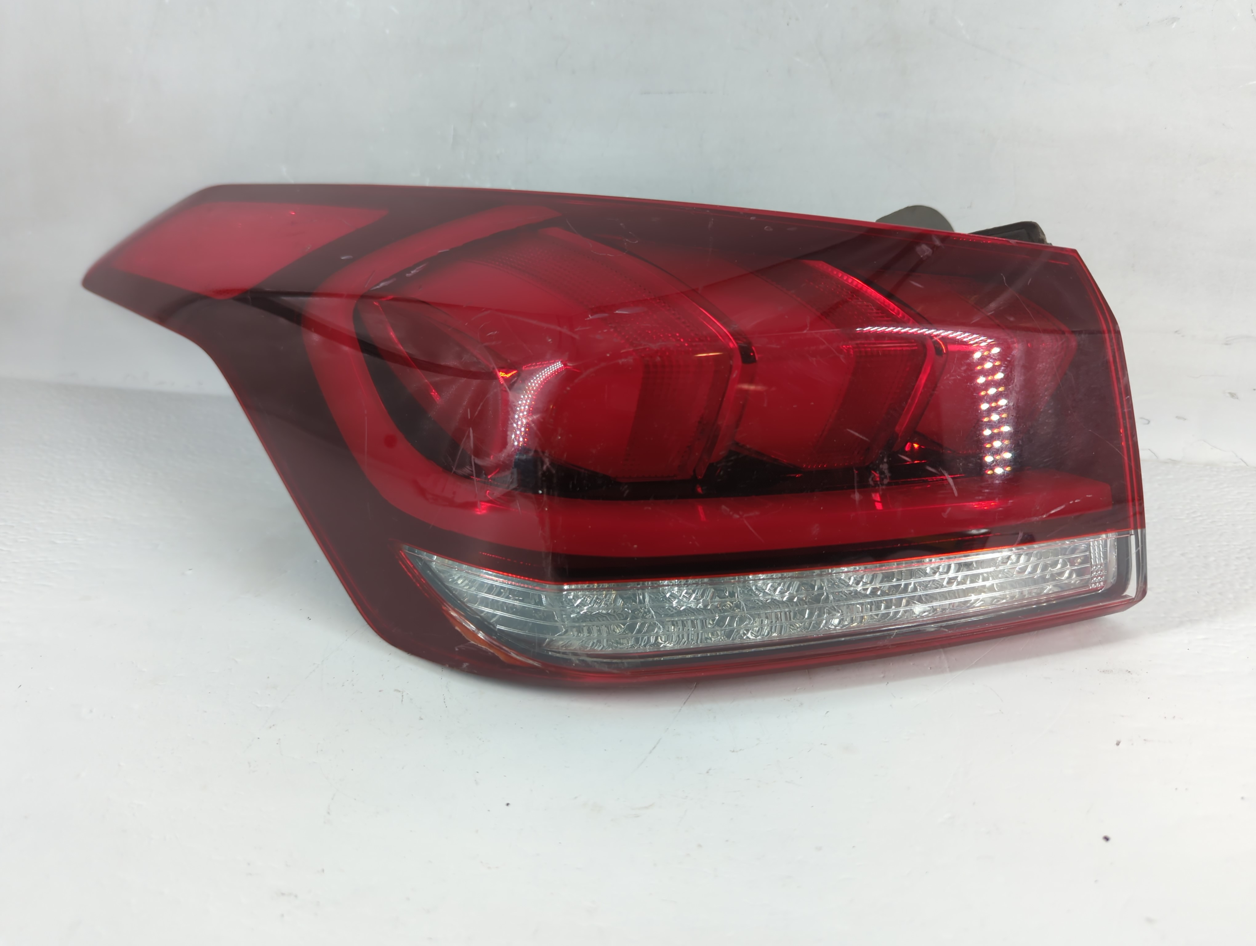2015-2016 Hyundai Genesis Driver Left Side Tail Light Taillight Oem 883451 - Oemusedautoparts1.com