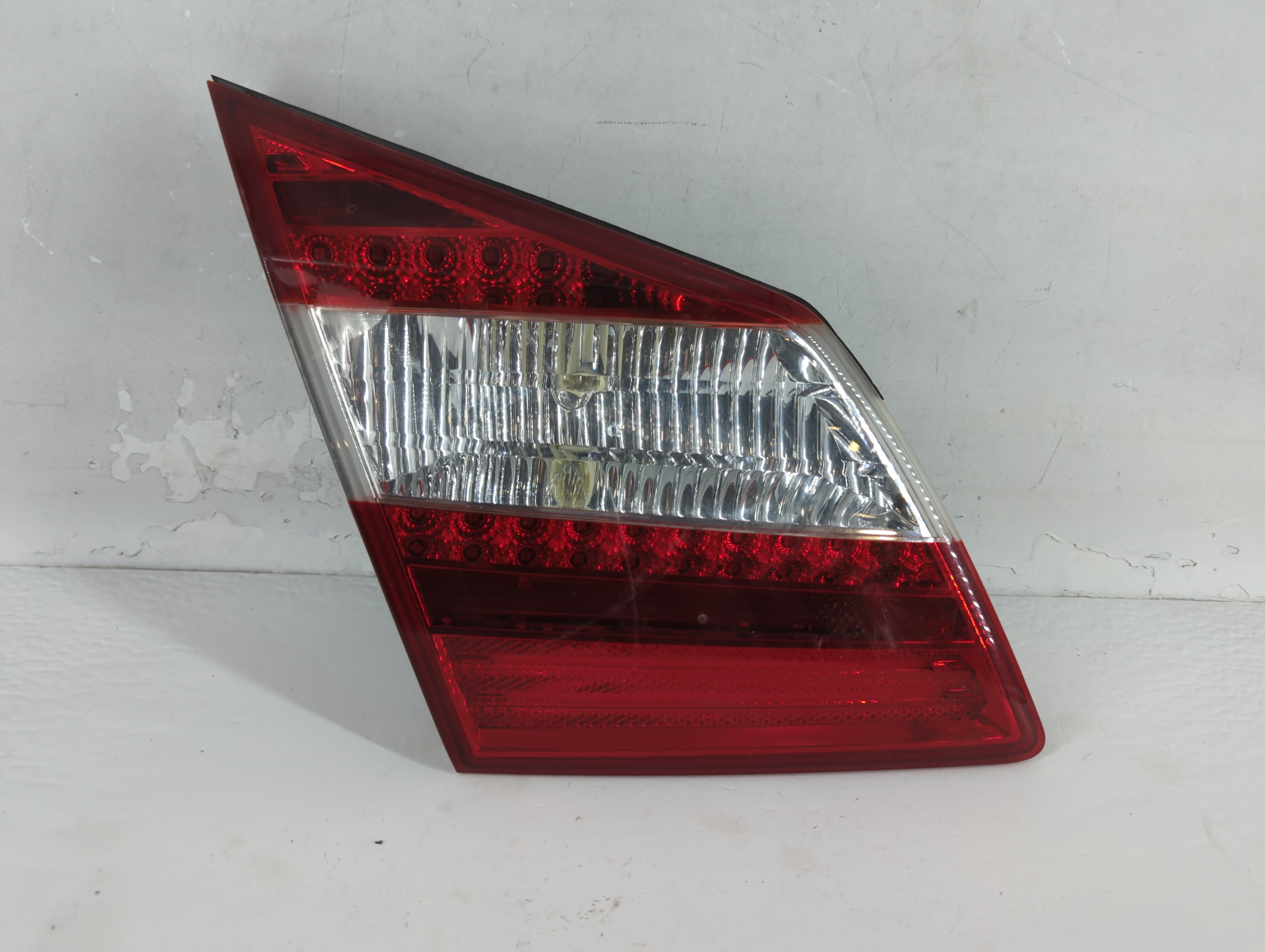 Picture of 2013-2016 Hyundai Genesis Passenger Right Side Tail Light Taillight Oem 883465
