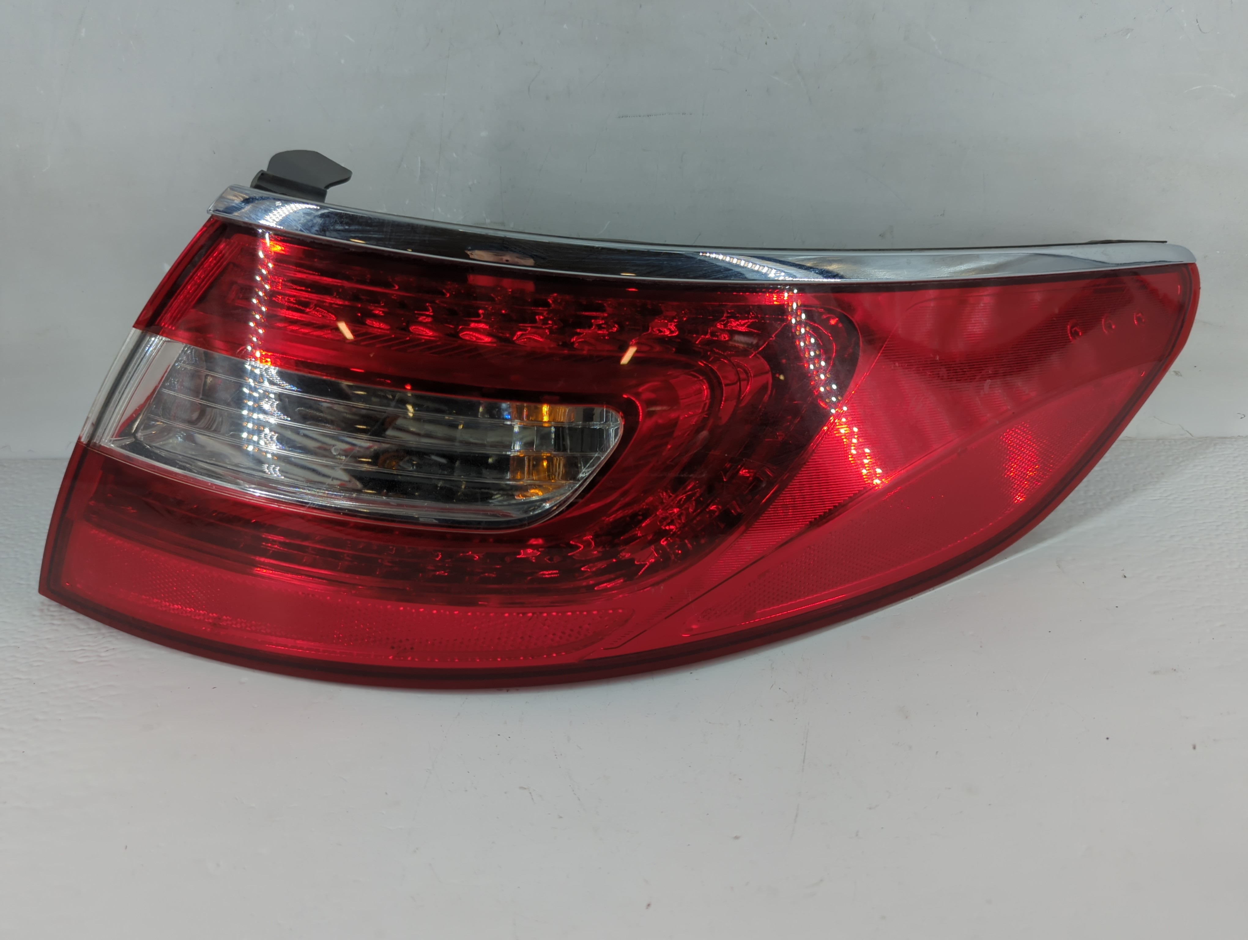 Picture of 2012-2017 Hyundai Azera Passenger Right Side Tail Light Taillight Oem 883466