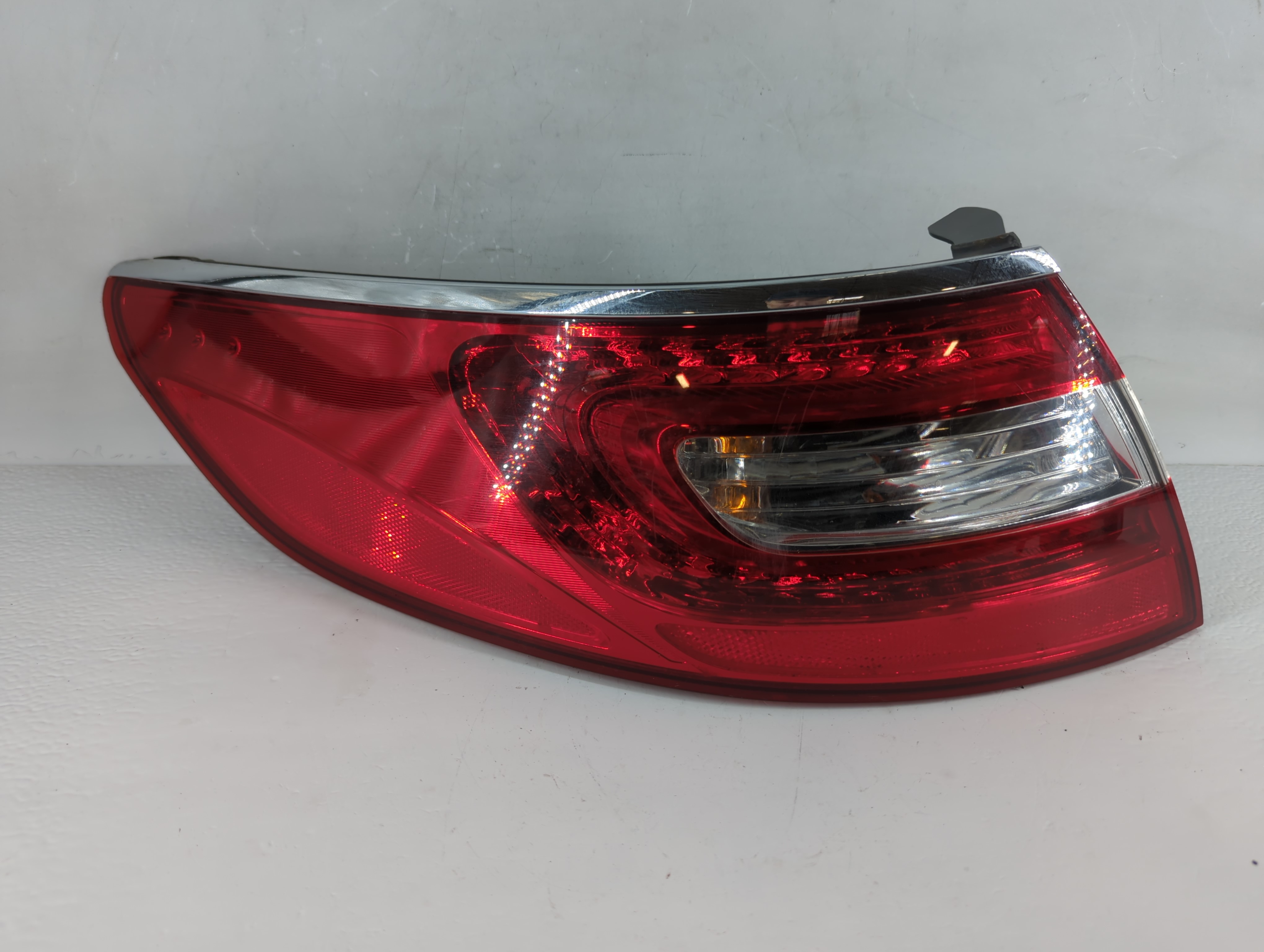 Picture of 2012-2017 Hyundai Azera Driver Left Side Tail Light Taillight Oem 883467