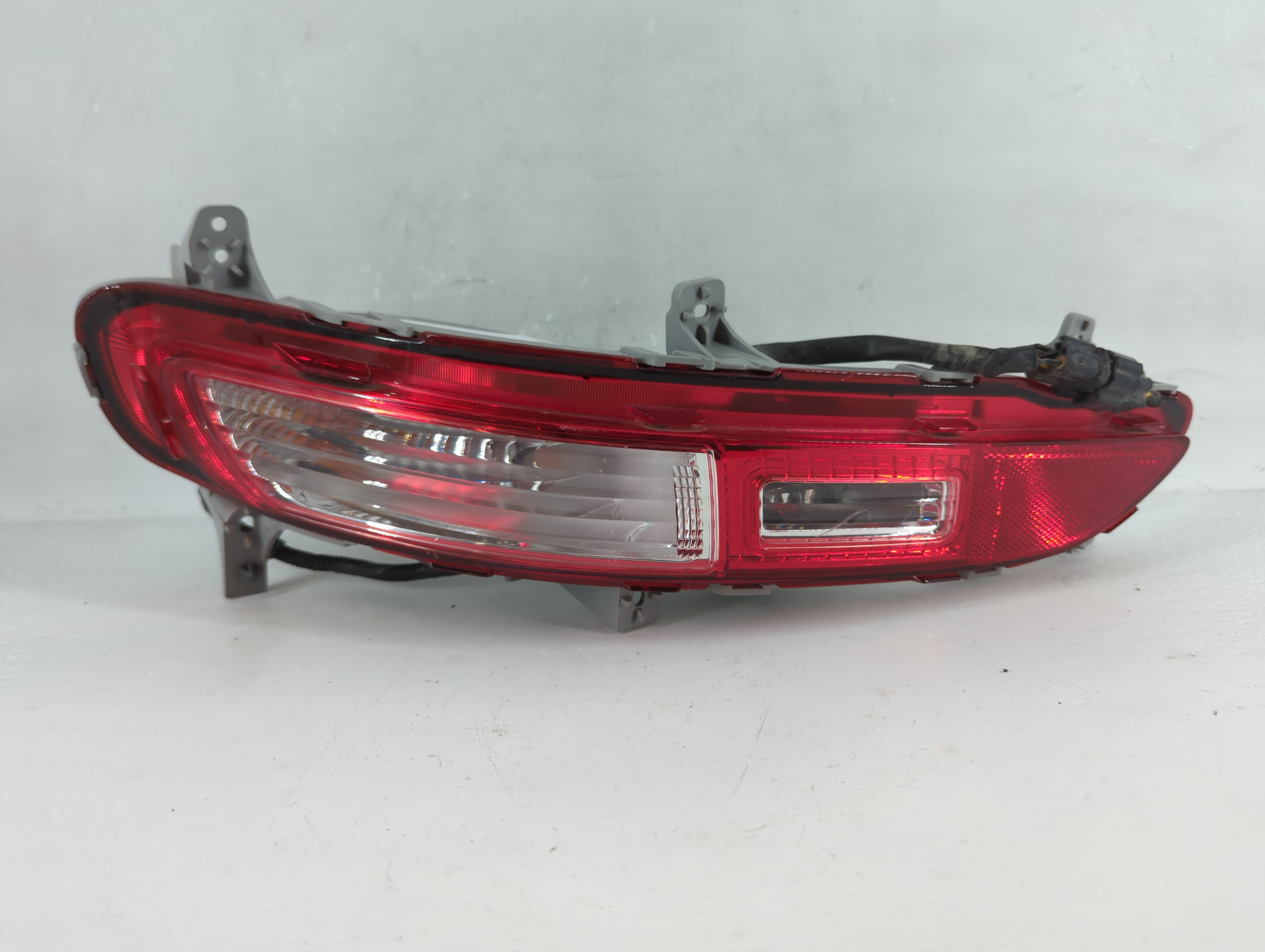 Picture of 2017-2019 Kia Sportage Driver Left Side Tail Light Taillight Oem 883482
