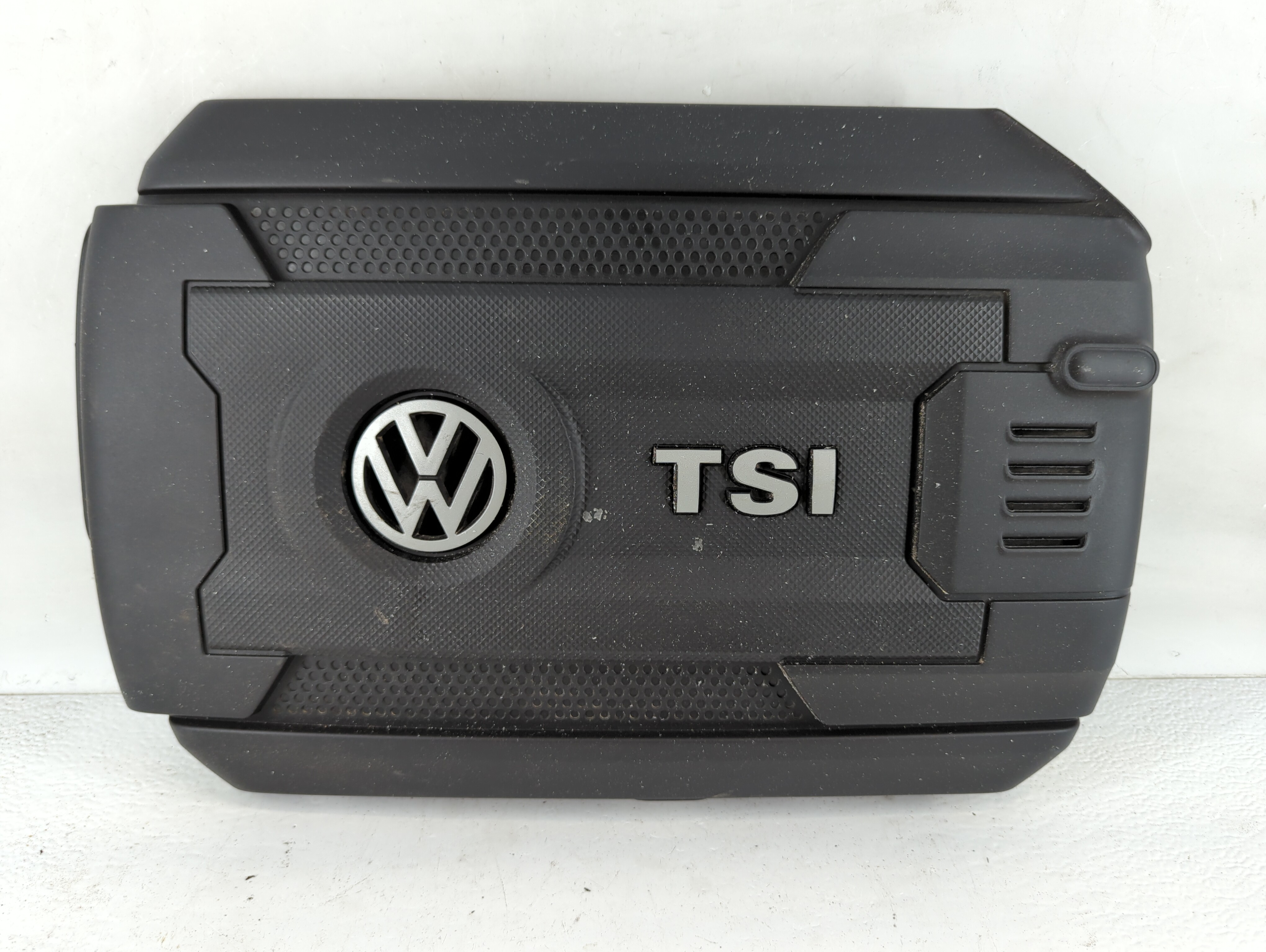 2016 Volkswagen Jetta Engine Cover 883568 - Oemusedautoparts1.com