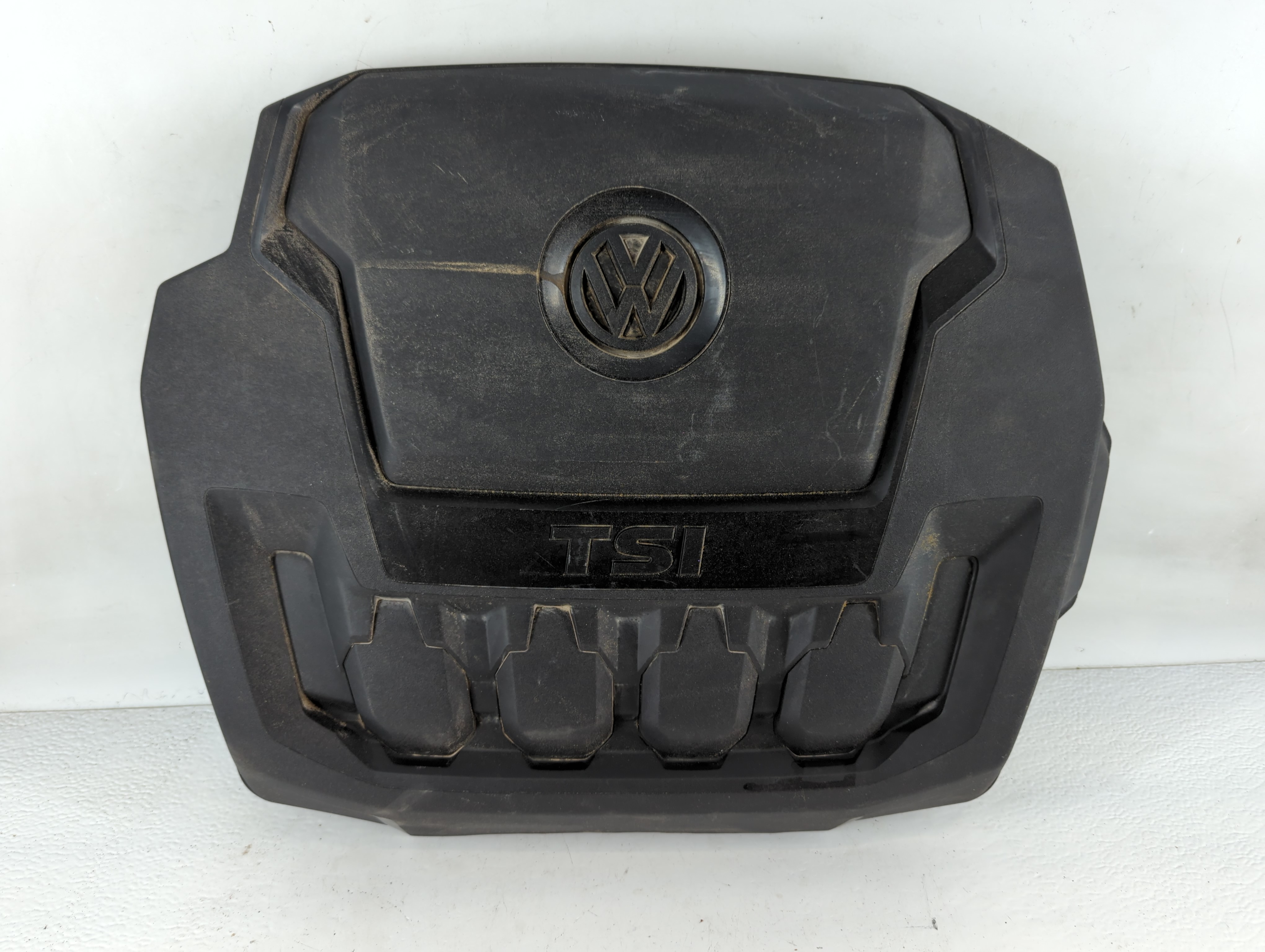 2019 Volkswagen Passat Engine Cover 883573 - Oemusedautoparts1.com