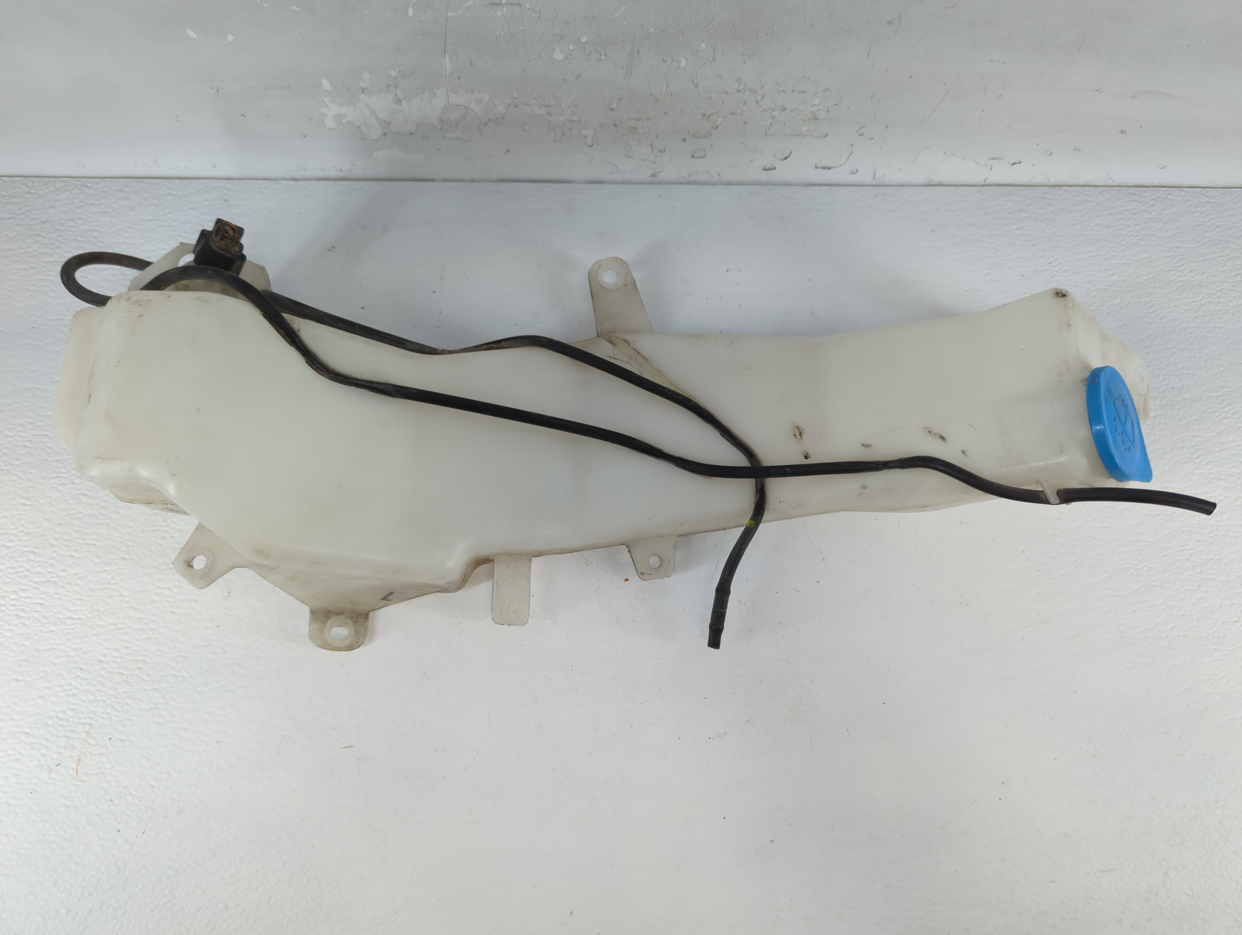2009-2013 Honda Fit Windshield Washer Fluid Reservoir Bottle Oem 883687 - Oemusedautoparts1.com