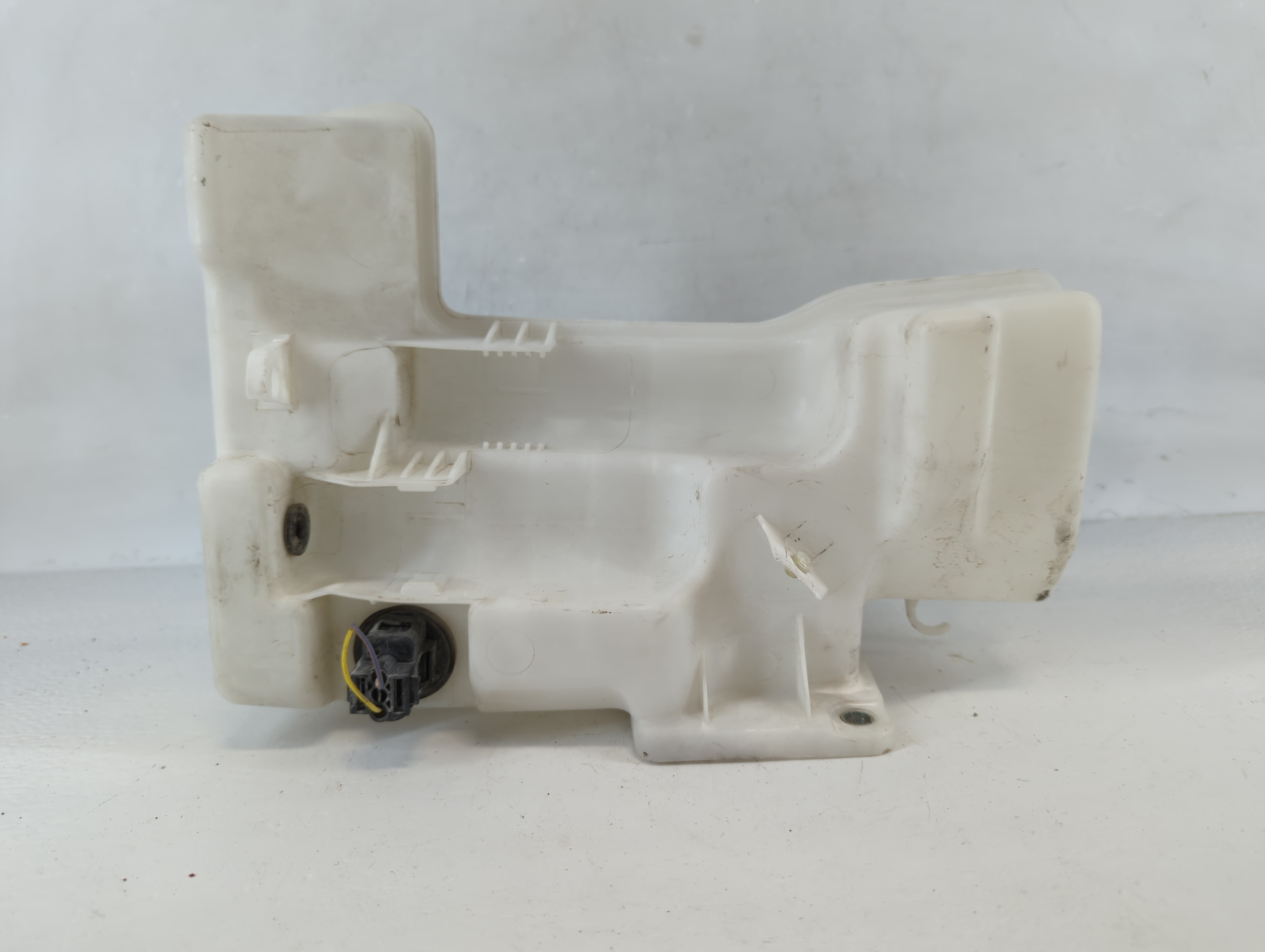 Picture of 2012-2020 Volkswagen Passat Windshield Washer Fluid Reservoir Bottle Oem 883689