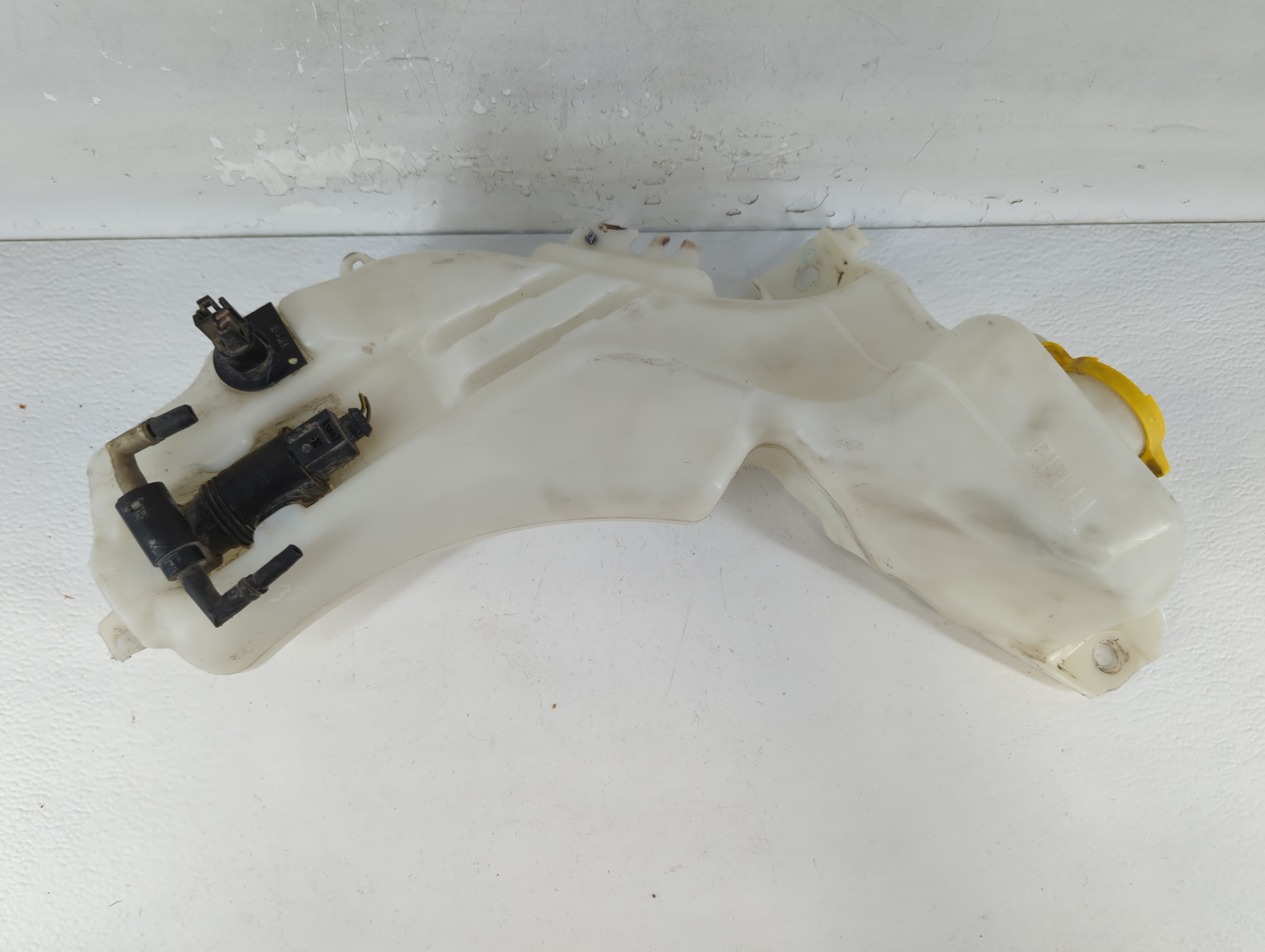 2017 Dodge Journey Windshield Washer Fluid Reservoir Bottle Oem 883714 - Oemusedautoparts1.com