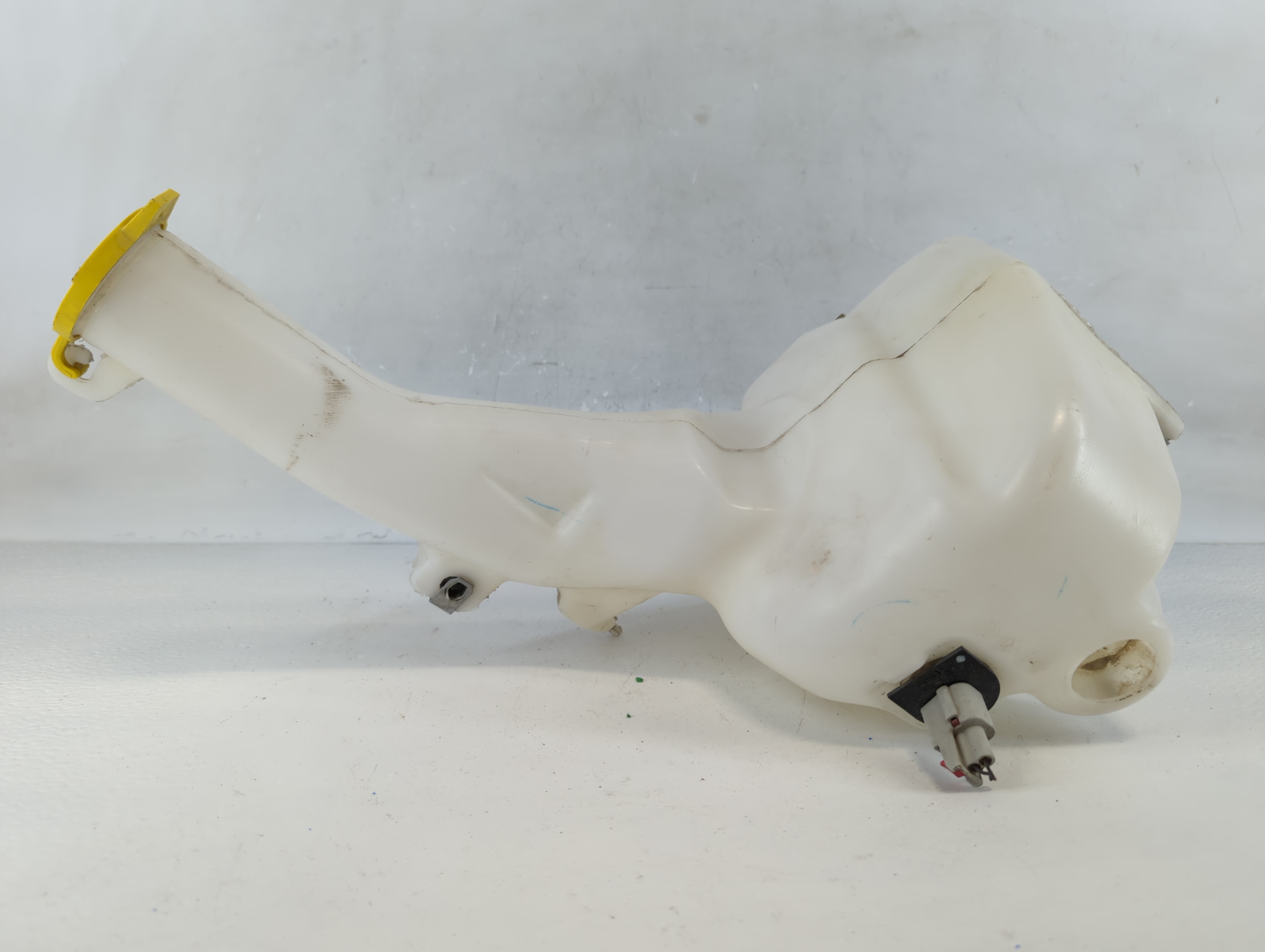 2014-2022 Dodge Challenger Windshield Washer Fluid Reservoir Bottle Oem 883716 - Oemusedautoparts1.com