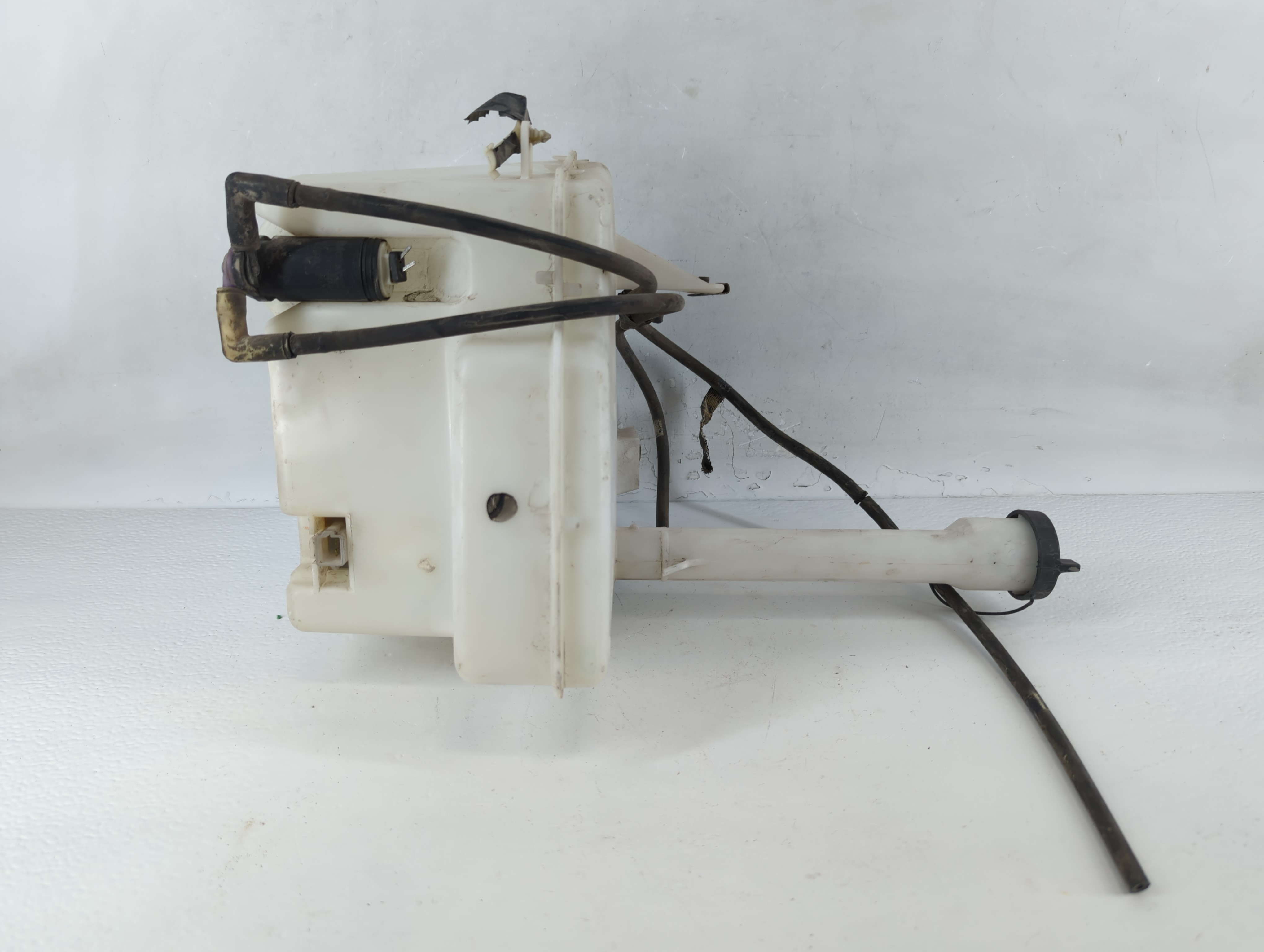 2002-2010 Ford Explorer Windshield Washer Fluid Reservoir Bottle Oem 883720 - Oemusedautoparts1.com