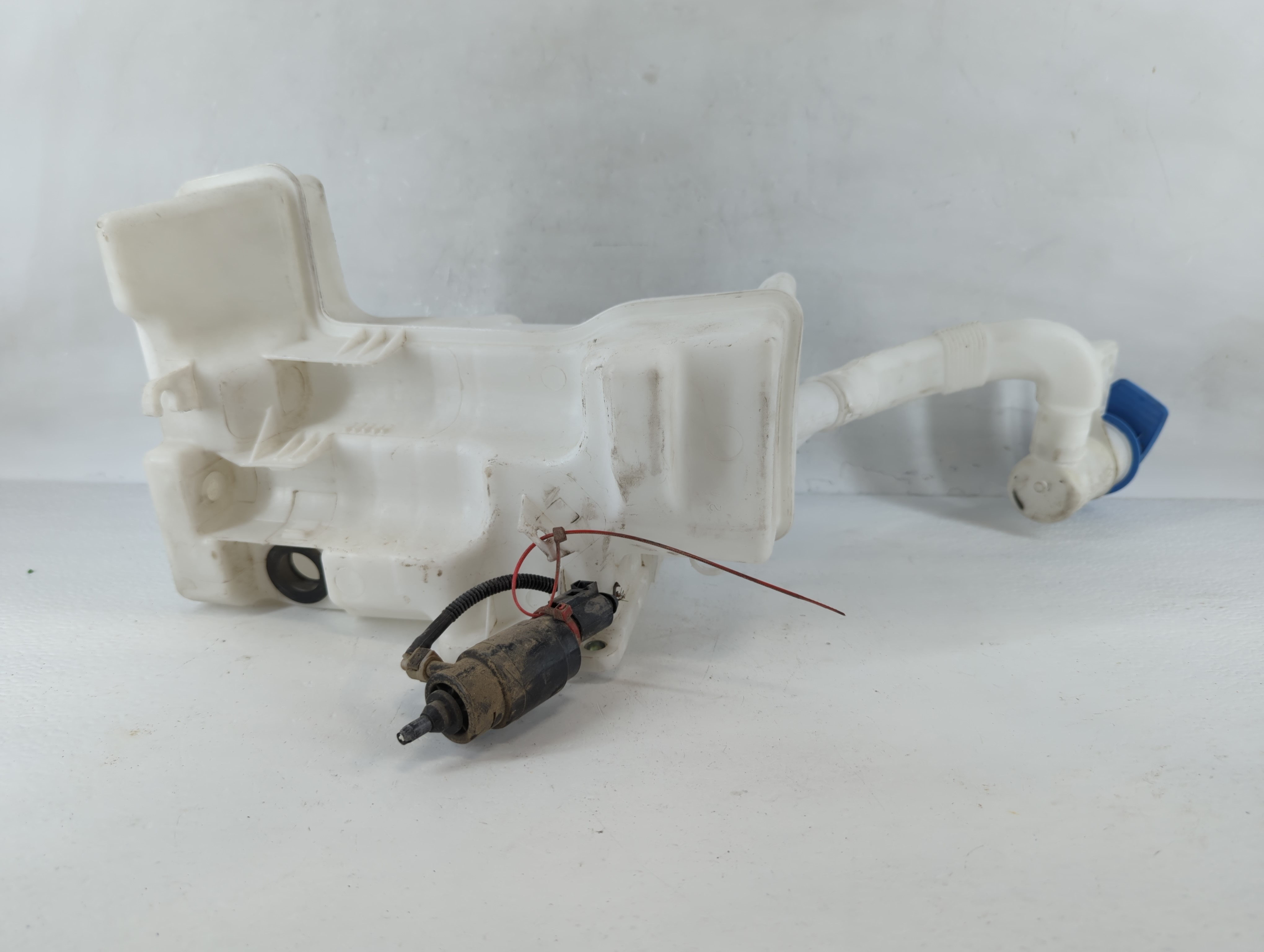 2012-2020 Volkswagen Passat Windshield Washer Fluid Reservoir Bottle Oem 883731 - Oemusedautoparts1.com