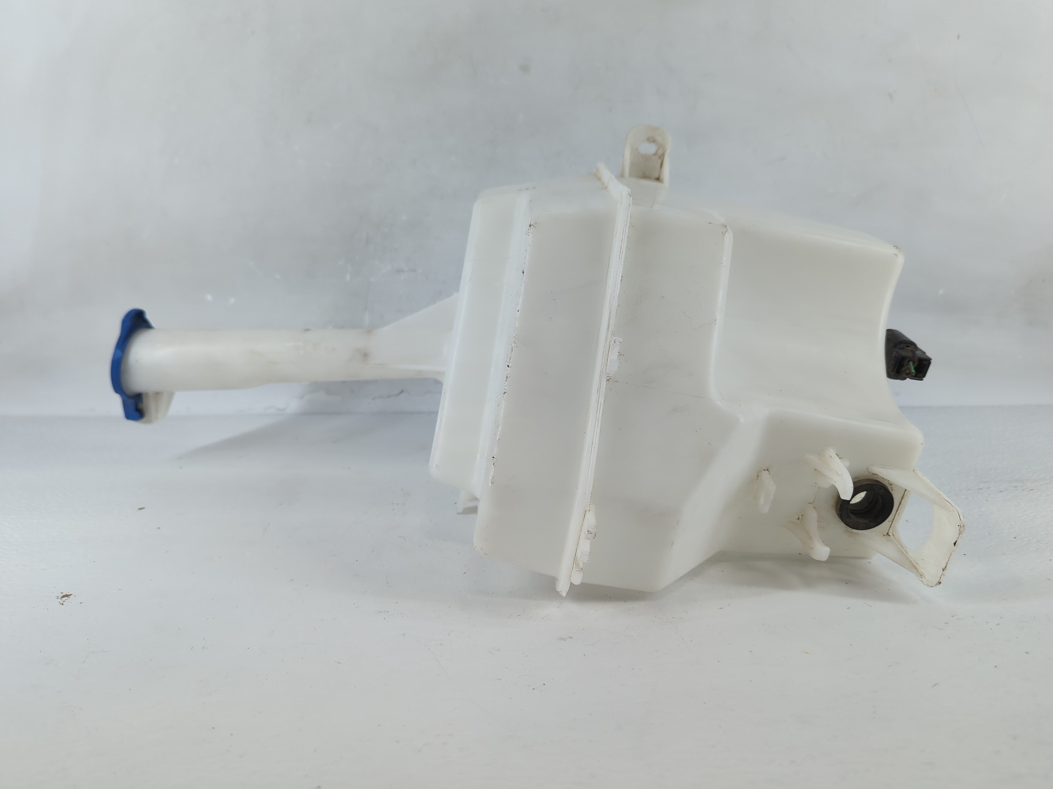 2011-2015 Kia Optima Windshield Washer Fluid Reservoir Bottle Oem 883745 - Oemusedautoparts1.com