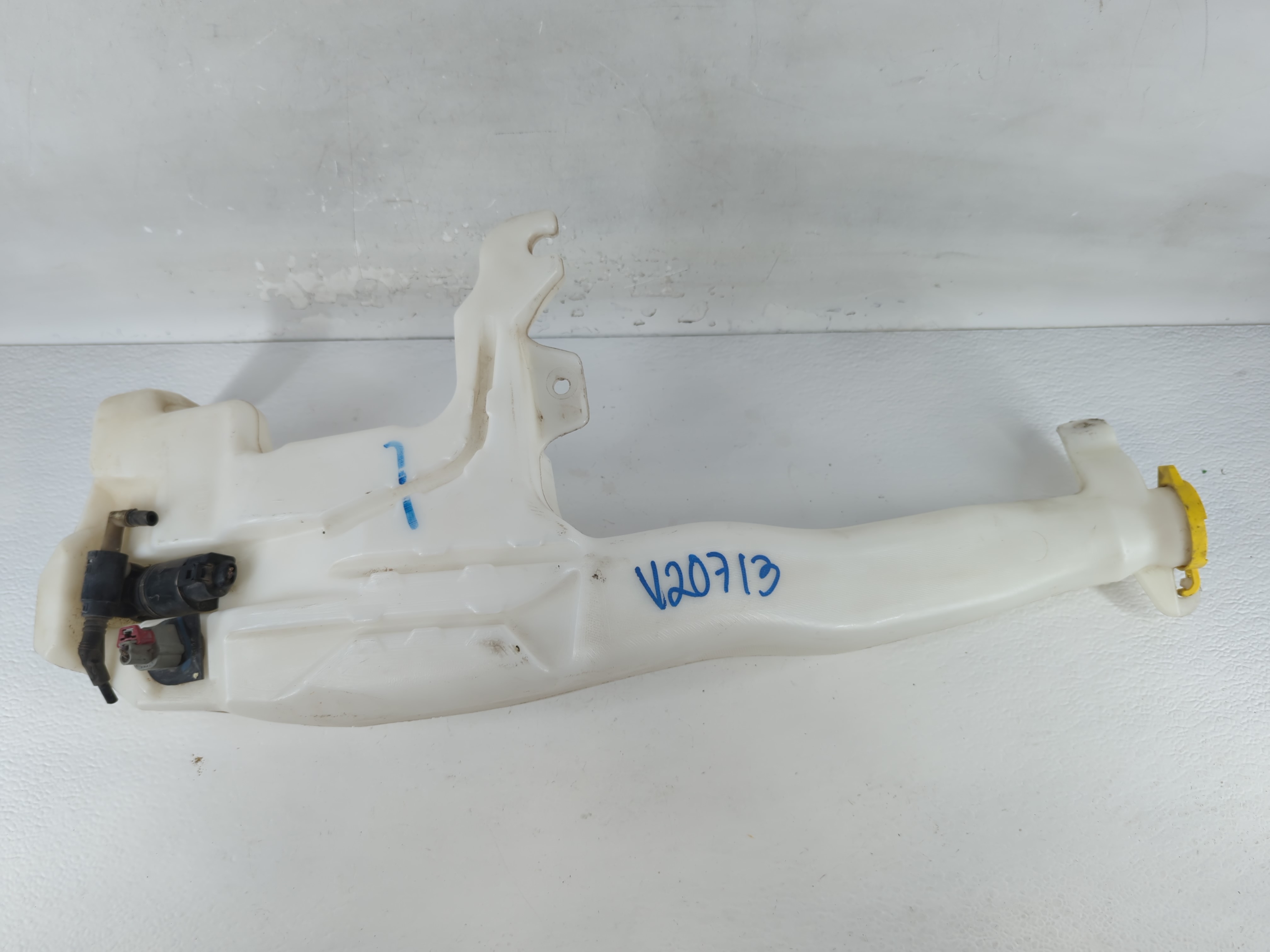 2011-2022 Dodge Durango Windshield Washer Fluid Reservoir Bottle Oem 883746 - Oemusedautoparts1.com