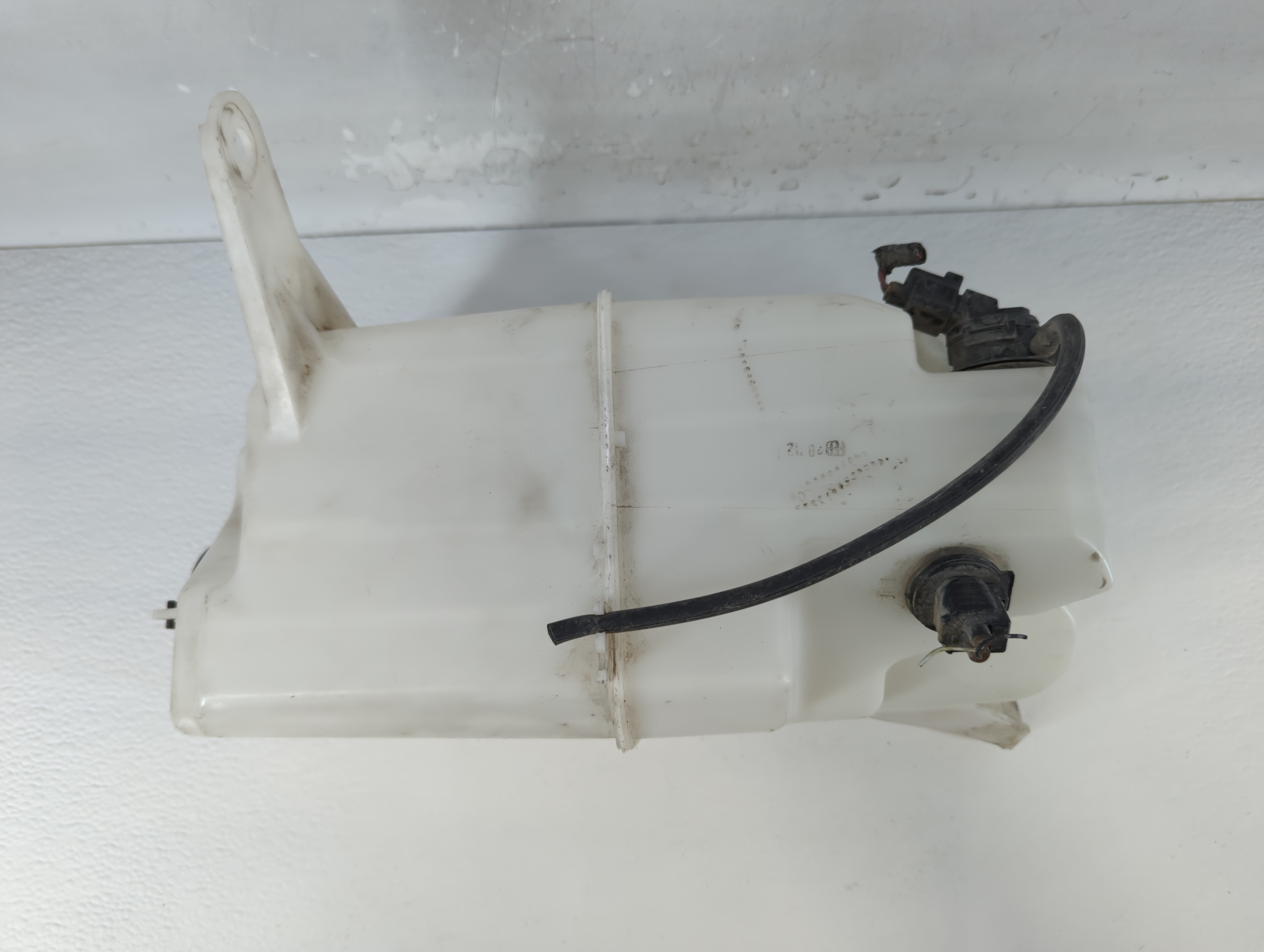 2007-2021 Toyota Tundra Windshield Washer Fluid Reservoir Bottle Oem 883748 - Oemusedautoparts1.com