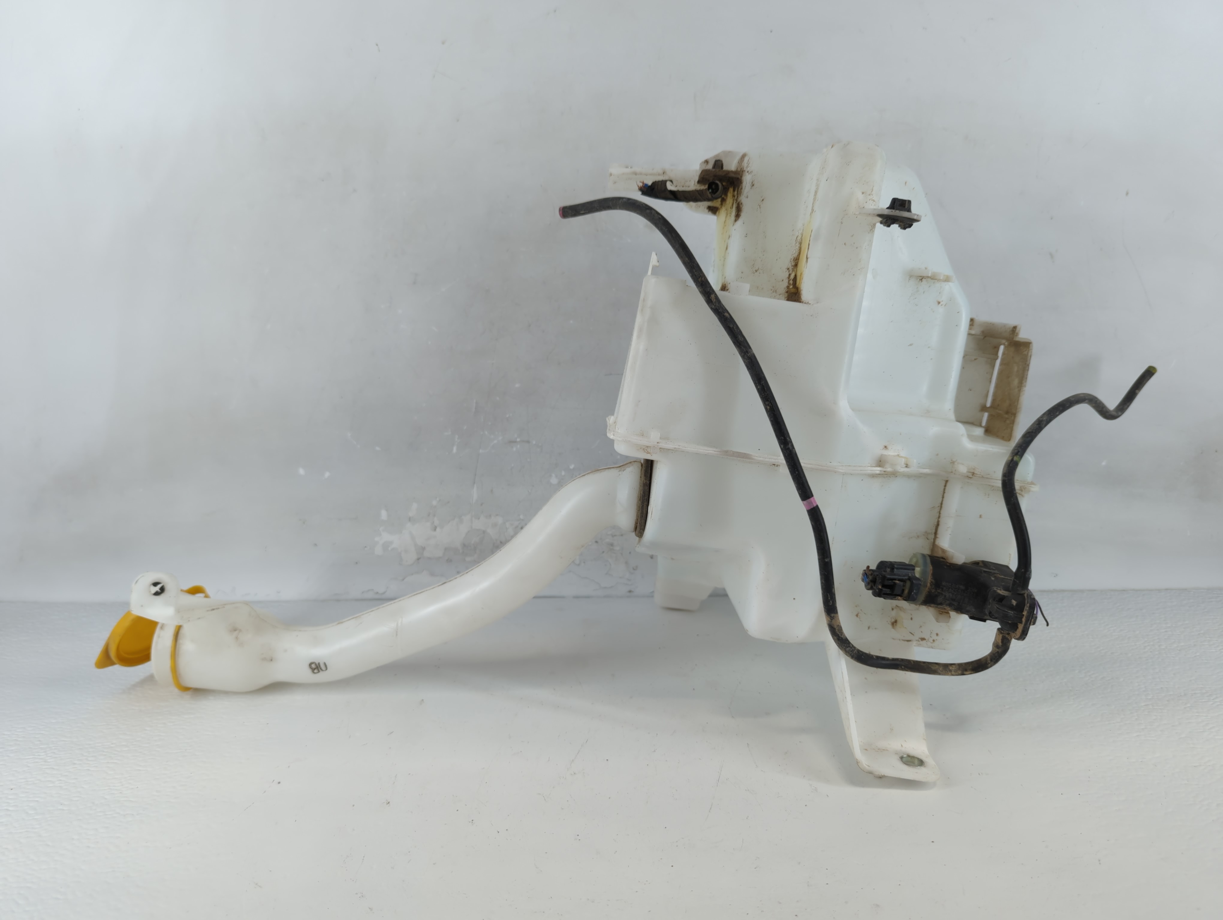 2022 Subaru Legacy Windshield Washer Fluid Reservoir Bottle Oem 883749 - Oemusedautoparts1.com