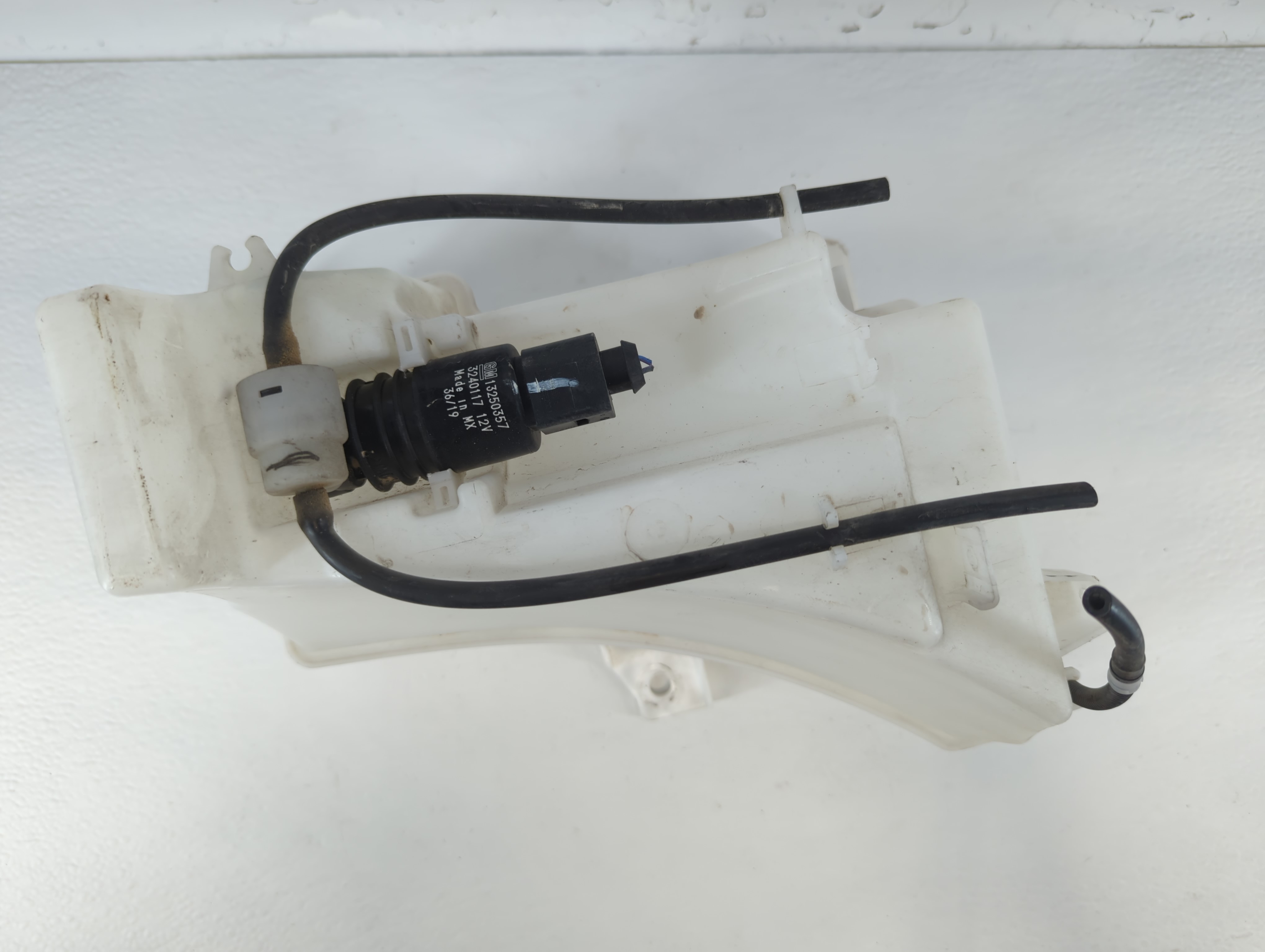 2015-2021 Chevrolet Trax Windshield Washer Fluid Reservoir Bottle Oem 883750 - Oemusedautoparts1.com