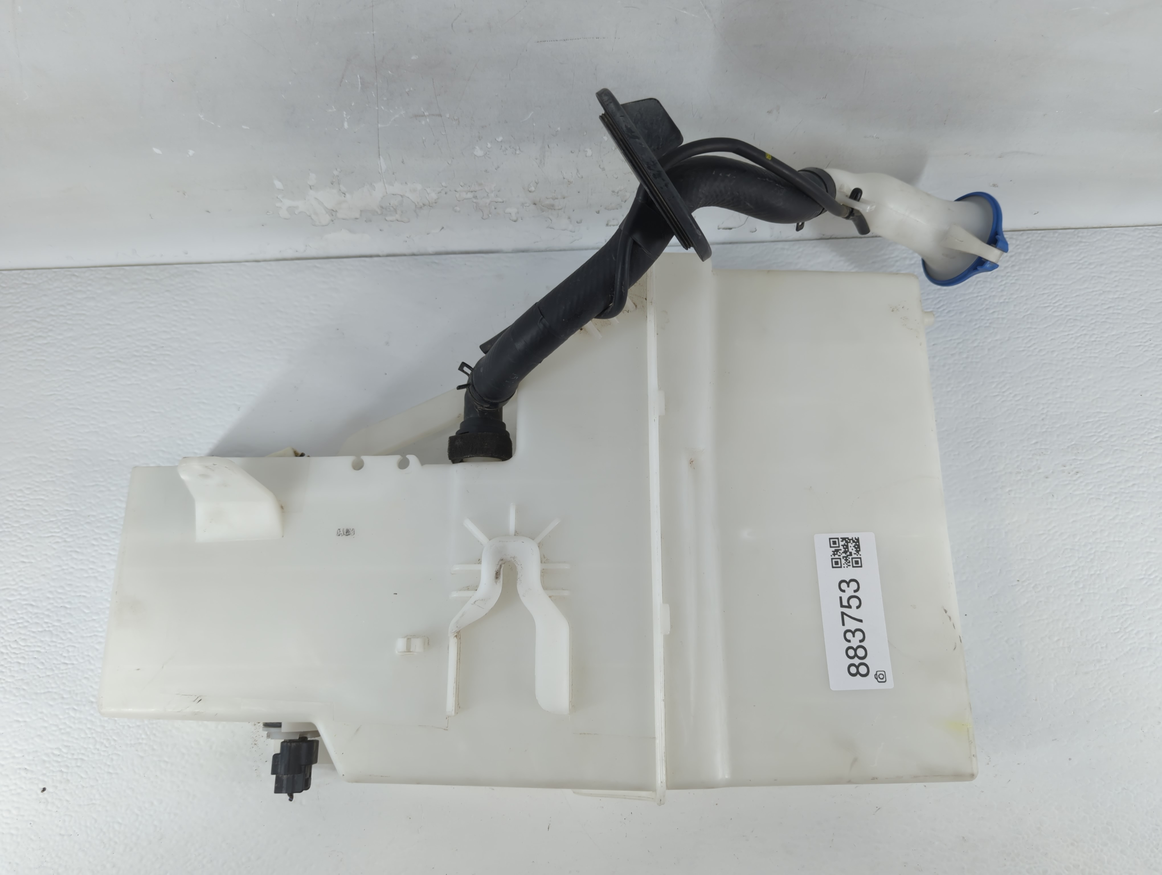 2015-2016 Hyundai Genesis Windshield Washer Fluid Reservoir Bottle Oem 883753 - Oemusedautoparts1.com