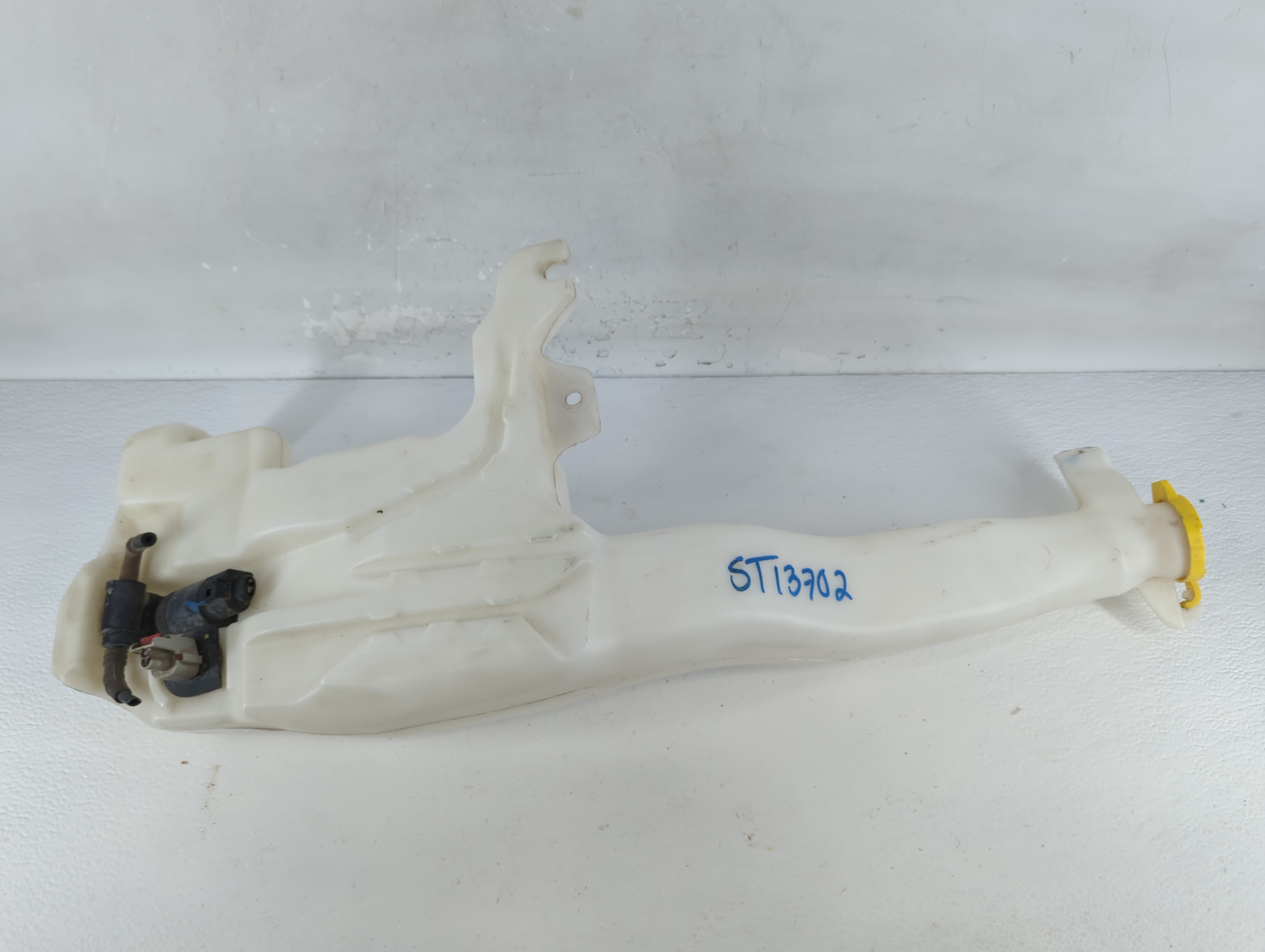 2011 Jeep Grand Cherokee Windshield Washer Fluid Reservoir Bottle Oem 883755 - Oemusedautoparts1.com