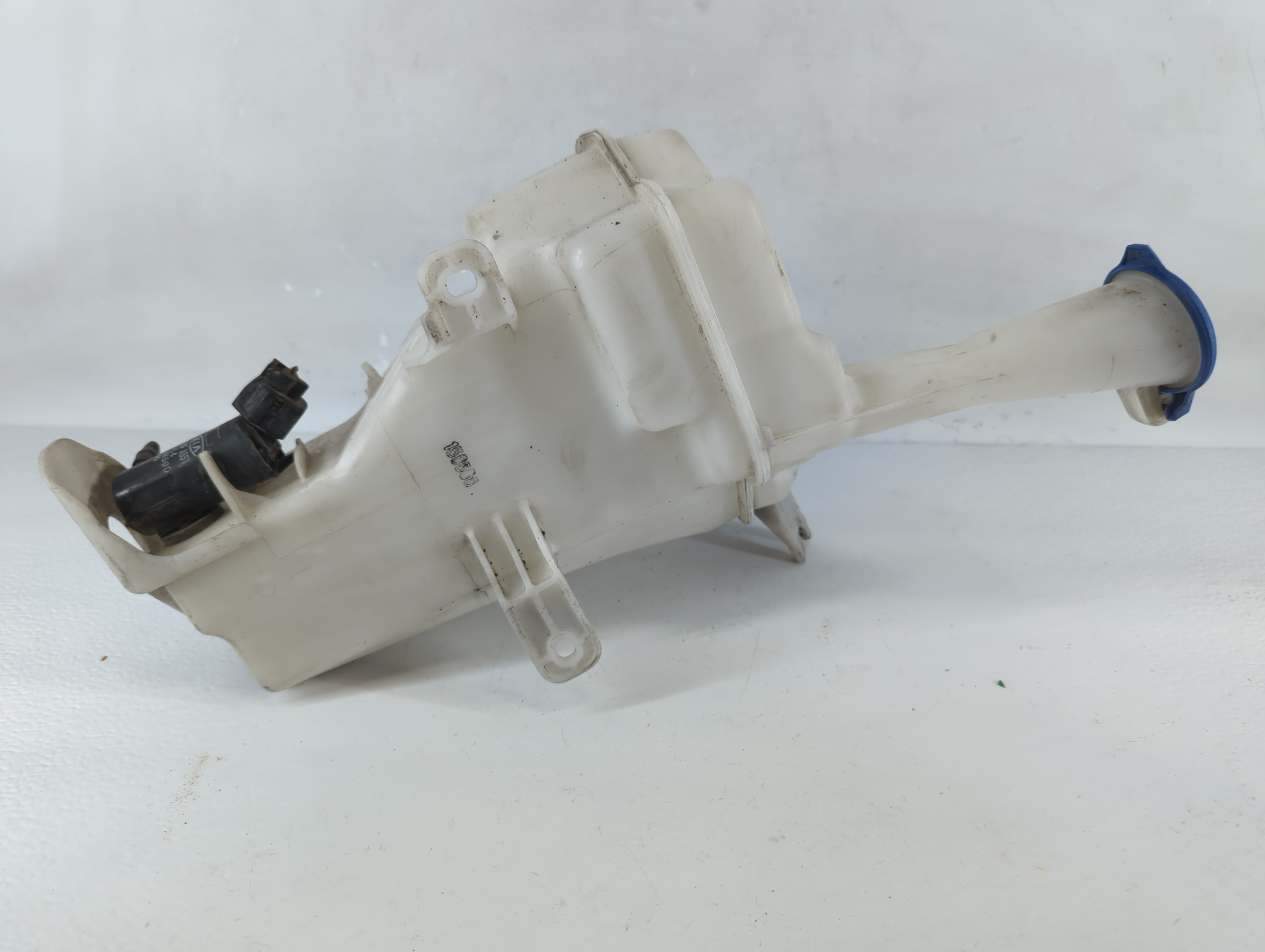 2014-2016 Hyundai Elantra Windshield Washer Fluid Reservoir Bottle Oem 883760 - Oemusedautoparts1.com