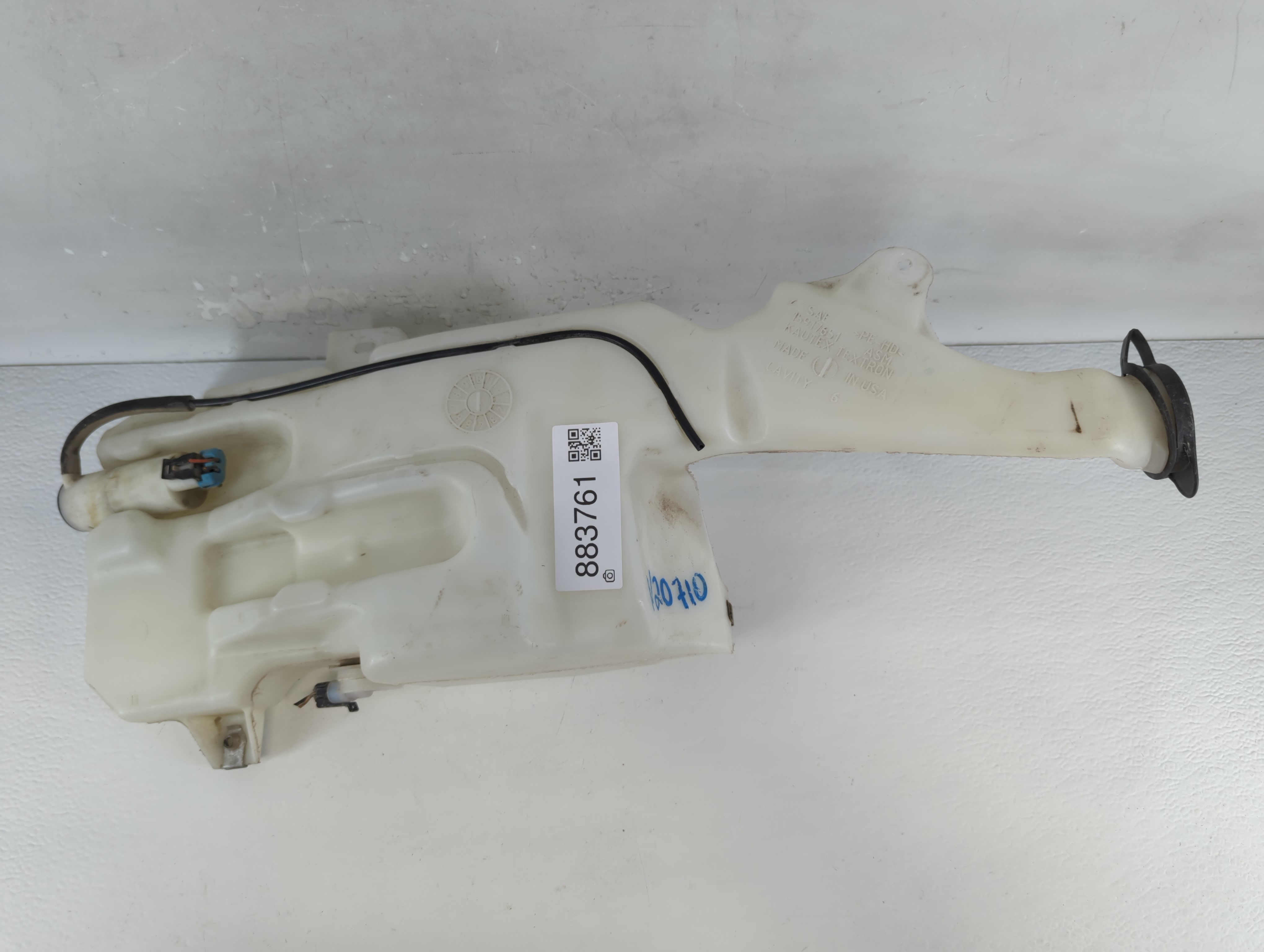 2007-2014 Cadillac Escalade Windshield Washer Fluid Reservoir Bottle Oem 883761 - Oemusedautoparts1.com