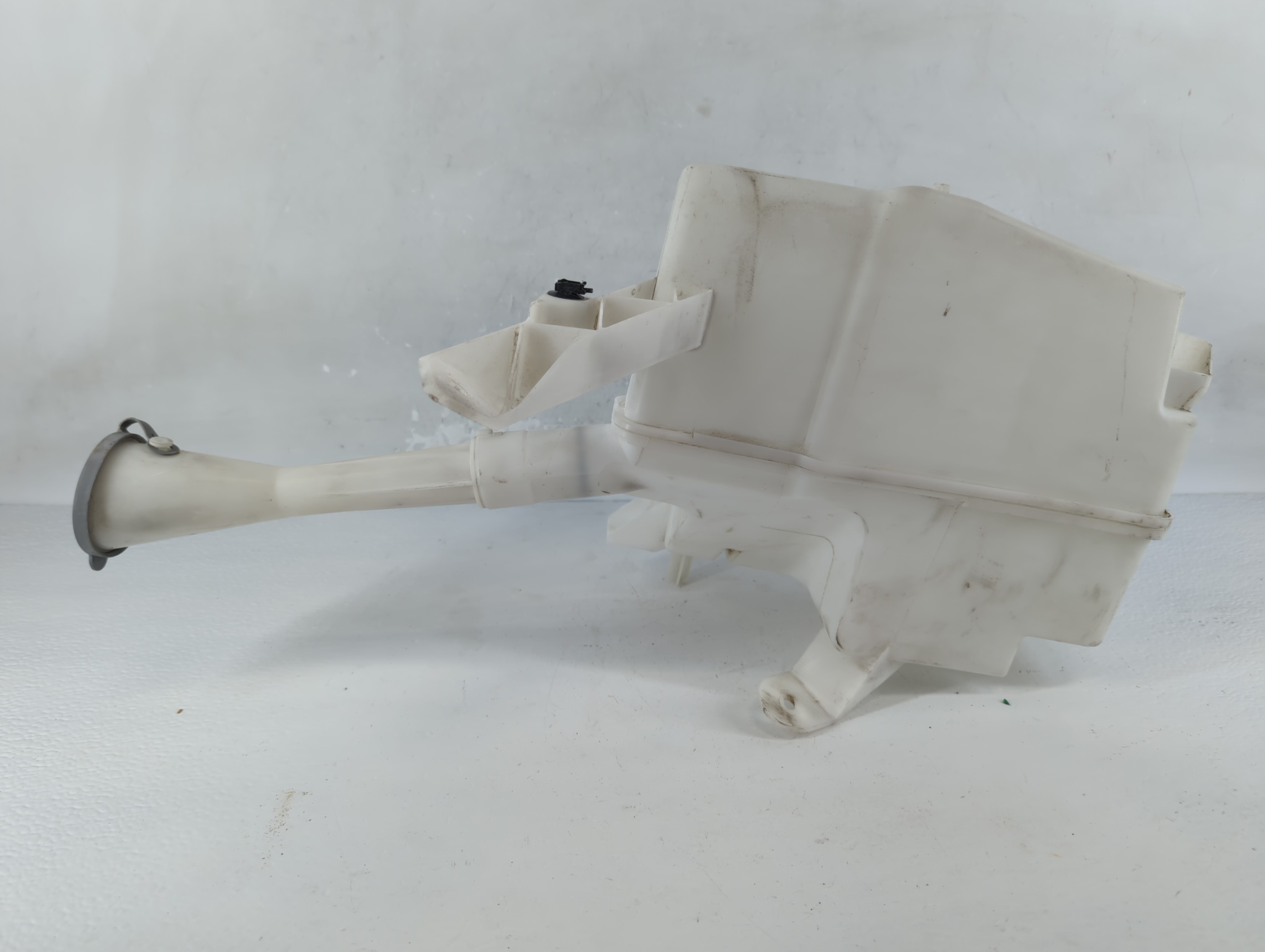 2007-2013 Nissan Altima Windshield Washer Fluid Reservoir Bottle Oem 883766 - Oemusedautoparts1.com