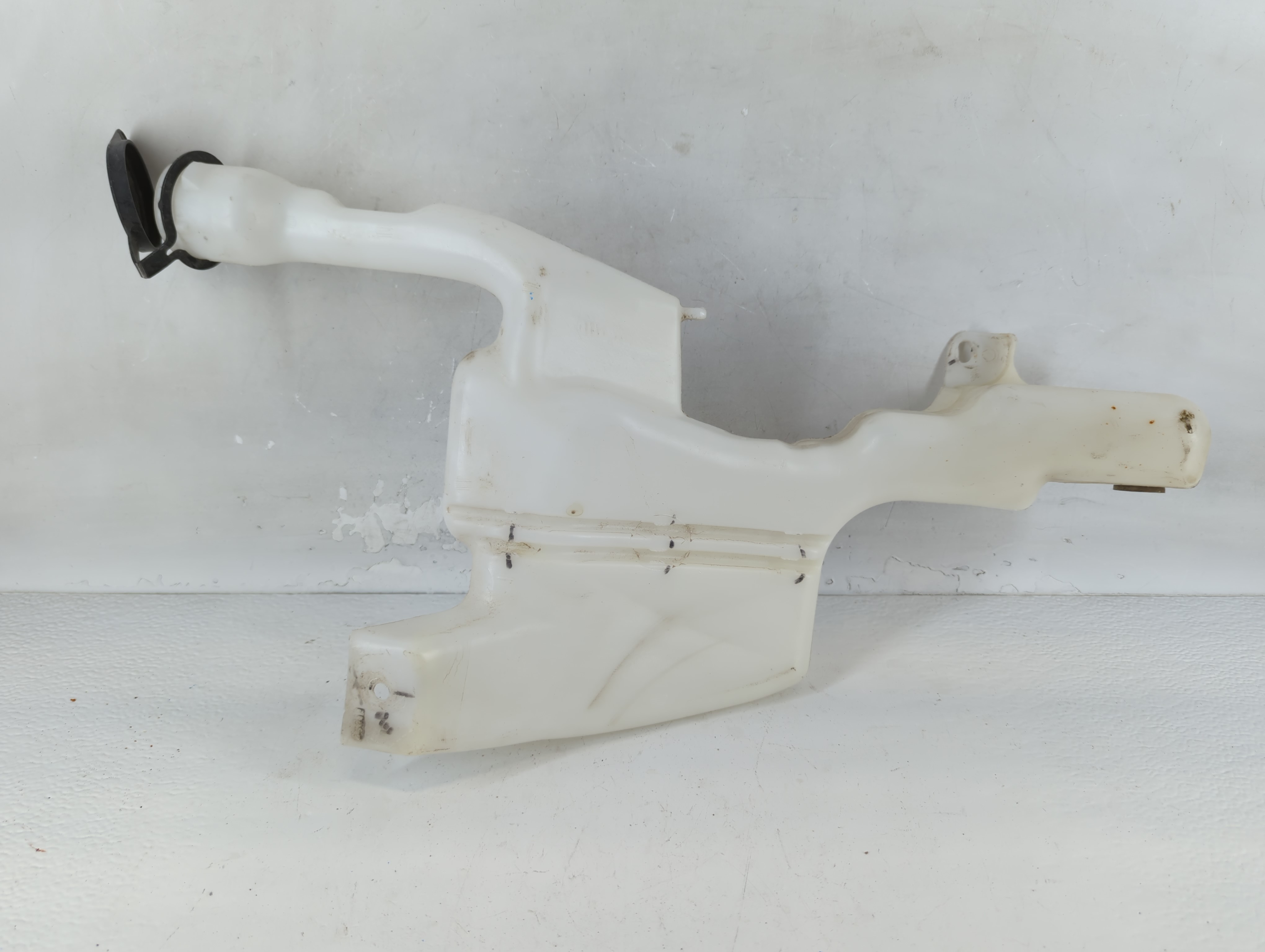 2011-2019 Ford Fiesta Windshield Washer Fluid Reservoir Bottle Oem 883772 - Oemusedautoparts1.com