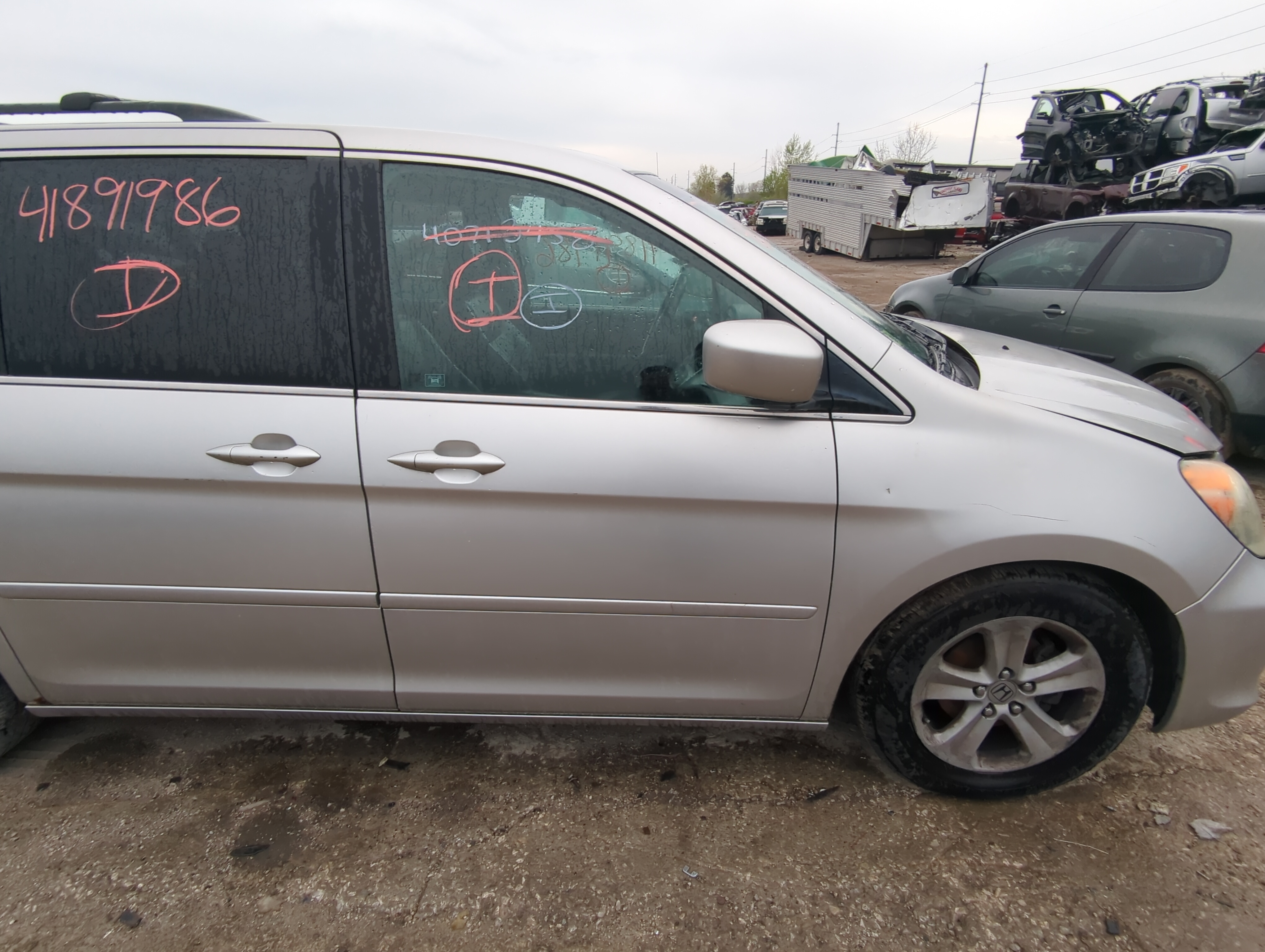 Picture of 2008-2010 Honda Odyssey Passenger Front Door Oem 883997