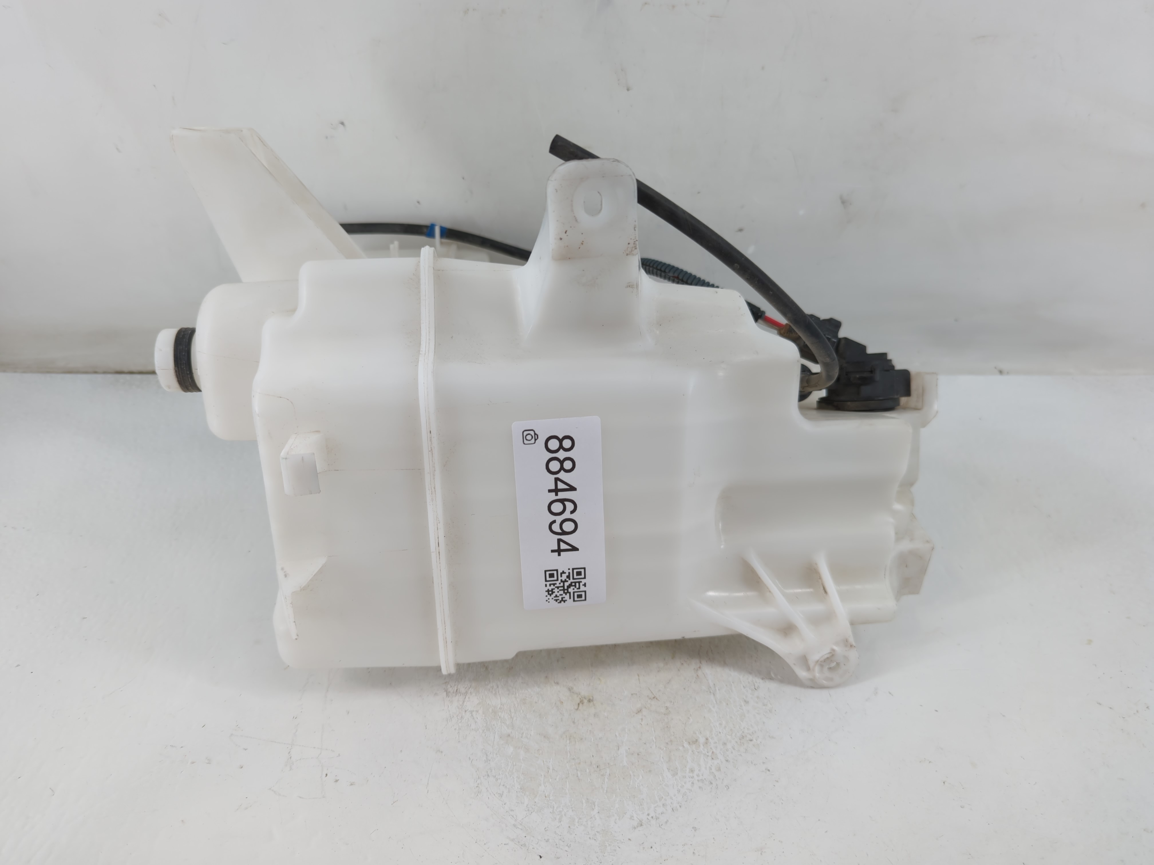 2013-2018 Toyota Rav4 Windshield Washer Fluid Reservoir Bottle Oem 884694 - Oemusedautoparts1.com