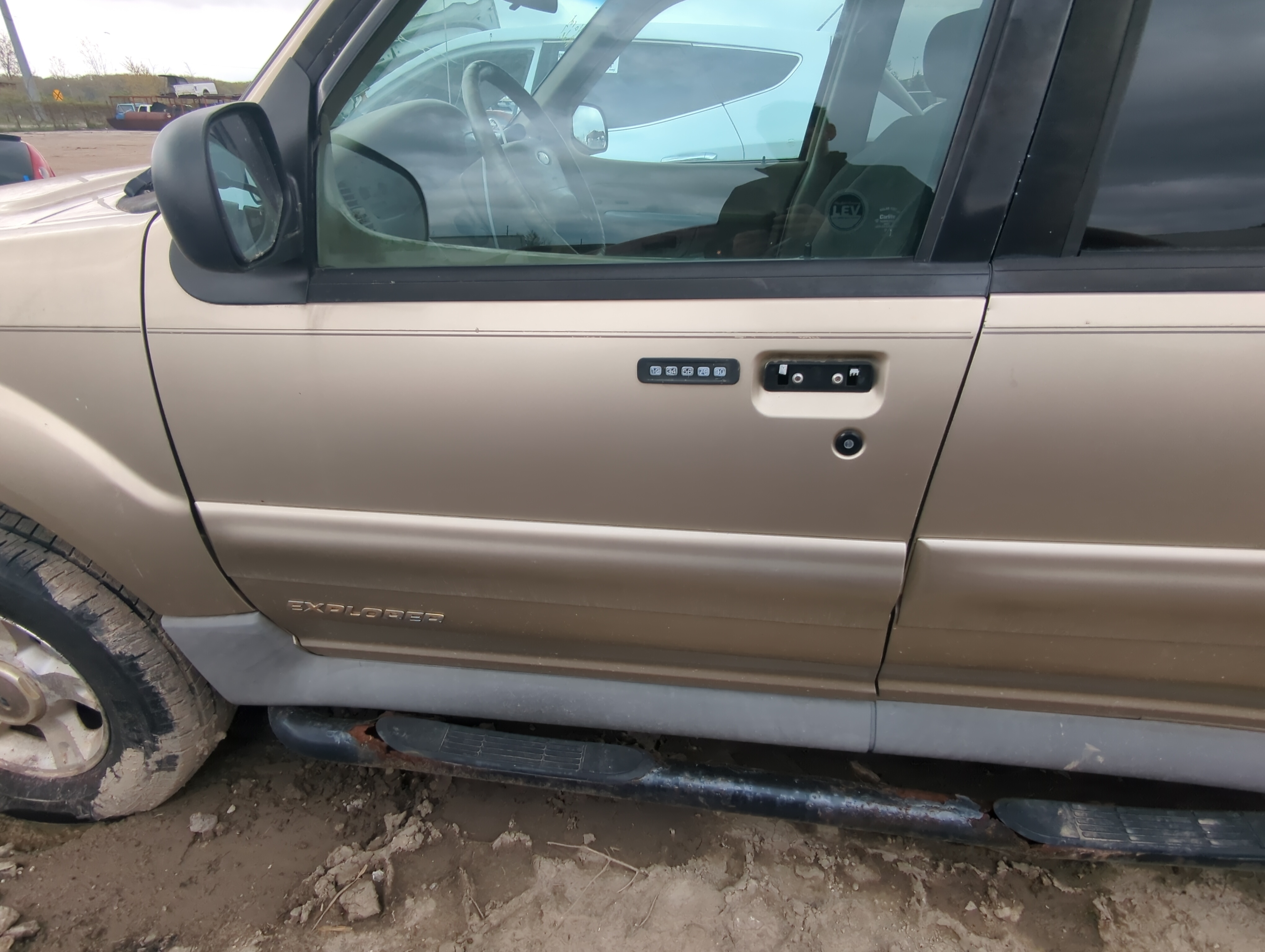 Picture of 2001-2002 Ford Explorer Sport Trac Driver Front Door Oem 885091