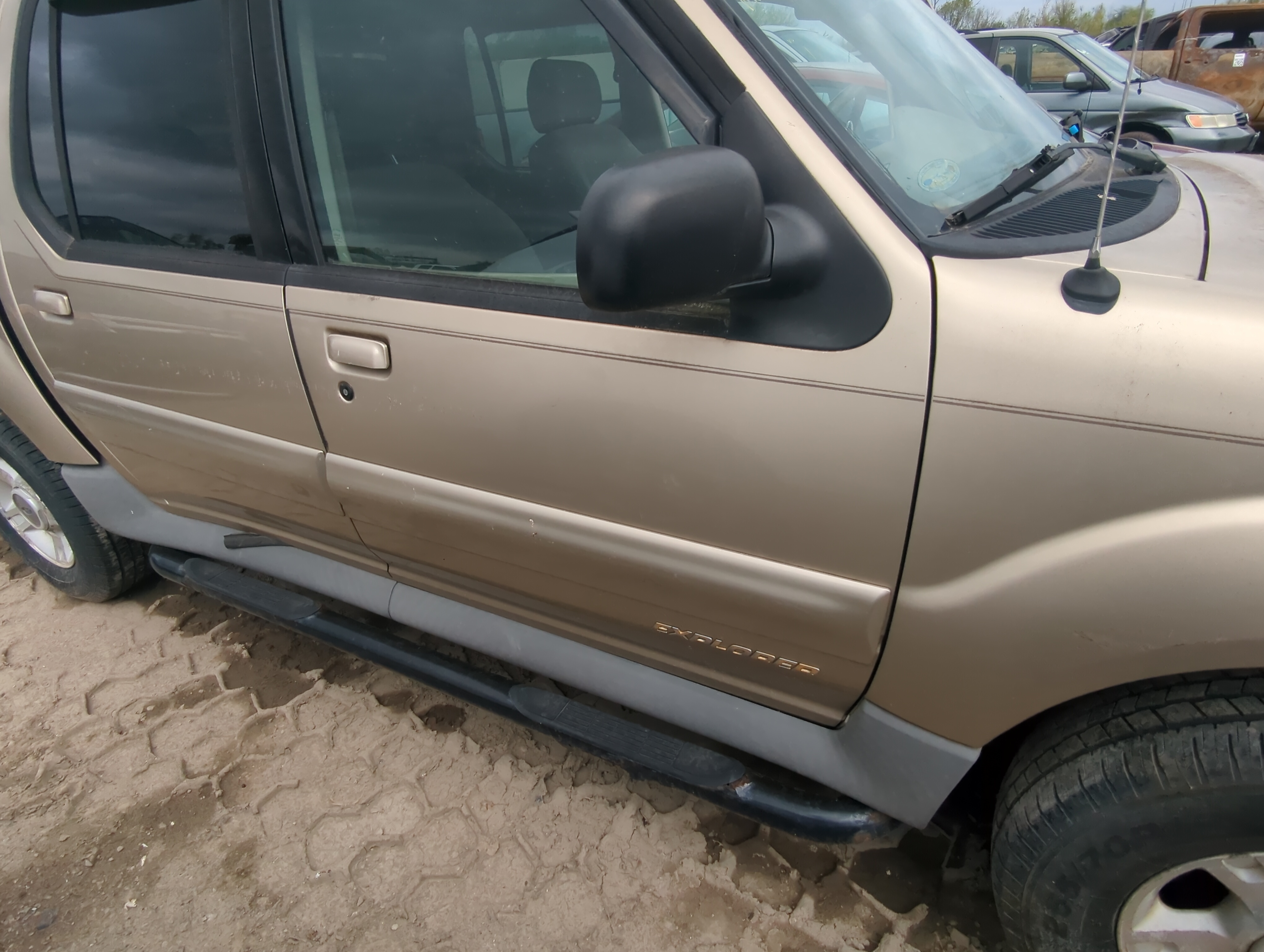 Picture of 2001-2002 Ford Explorer Sport Trac Passenger Front Door Oem 885092