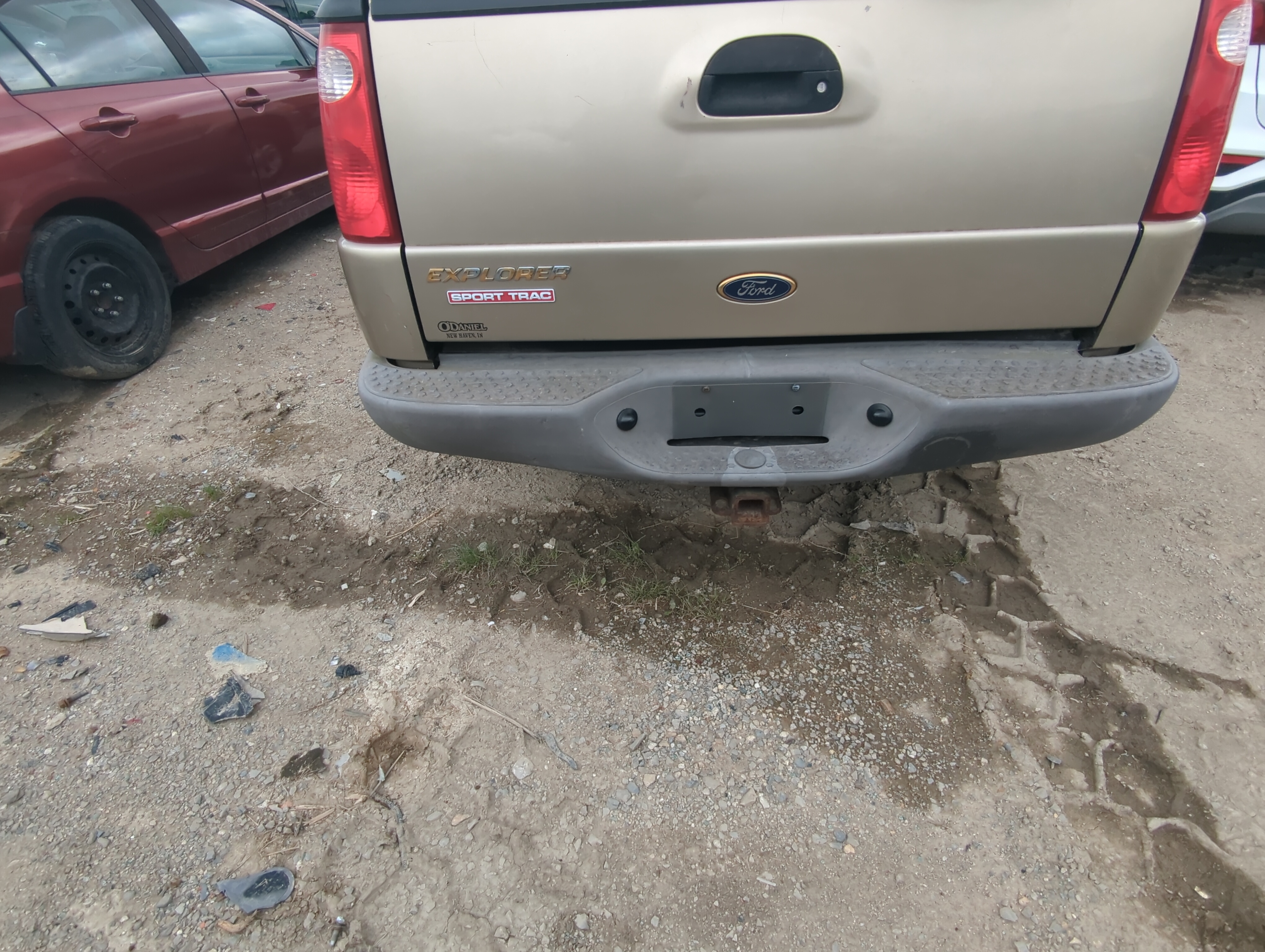 Picture of 2001-2003 Ford Explorer Sport Trac Rear Bumper Assembly Oem 885123