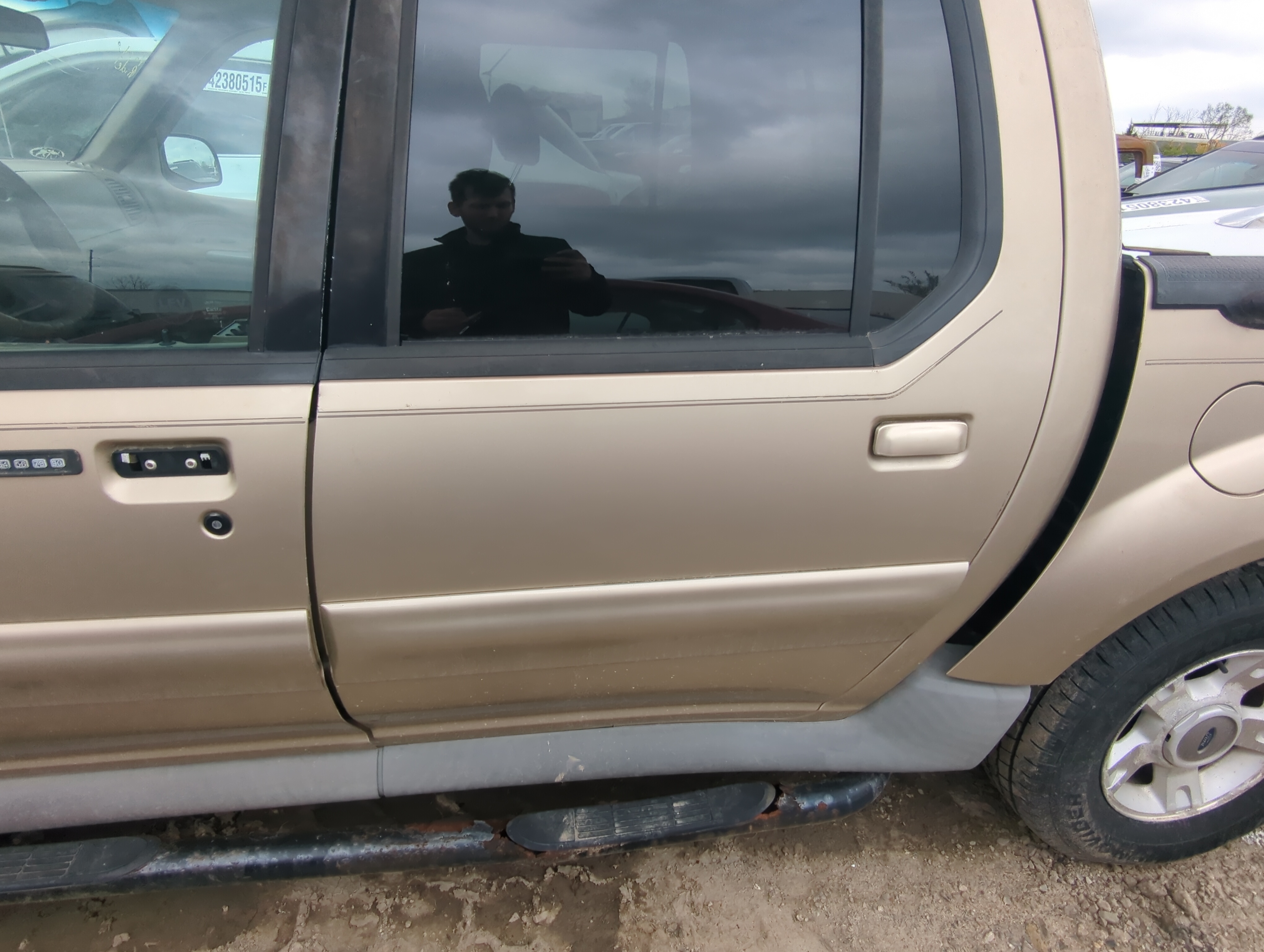 Picture of 2001-2003 Ford Explorer Sport Trac Driver Rear Door Oem 885125