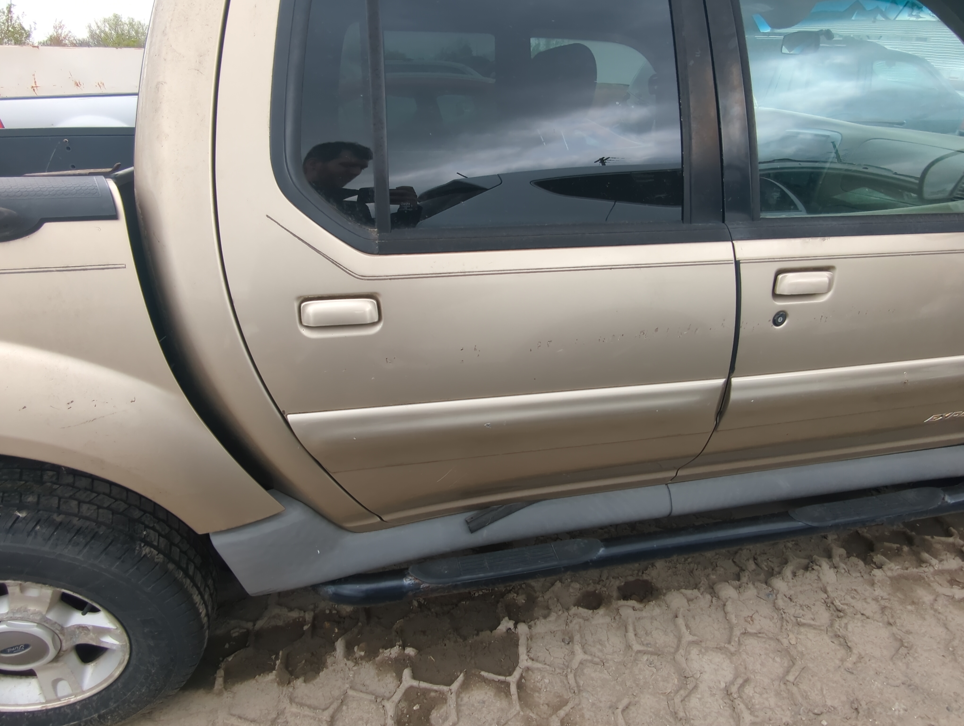 Picture of 2001-2003 Ford Explorer Sport Trac Passenger Rear Door Oem 885126
