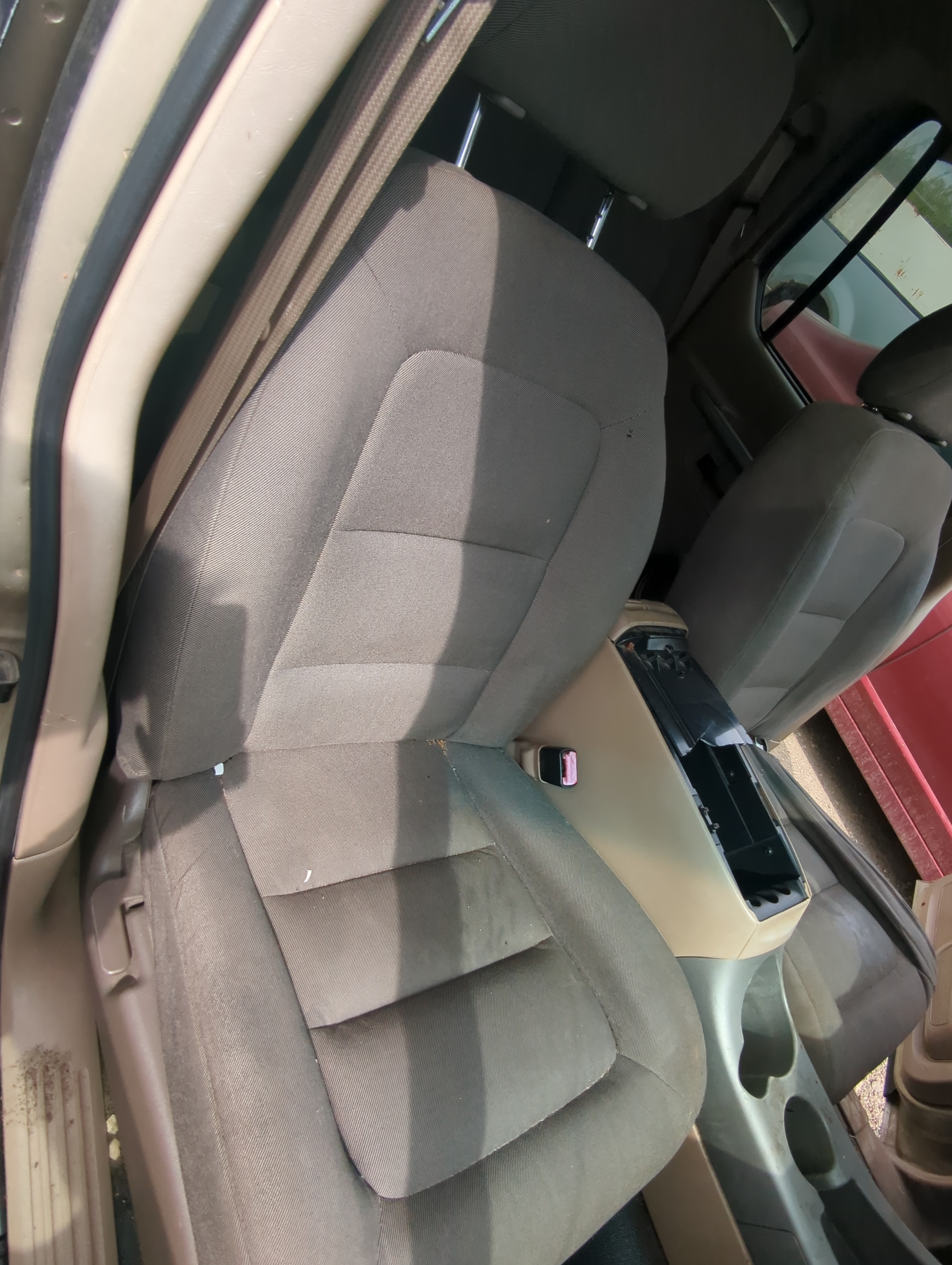 Picture of Ford Explorer Sport Trac Passenger Front Seat Oem 885228