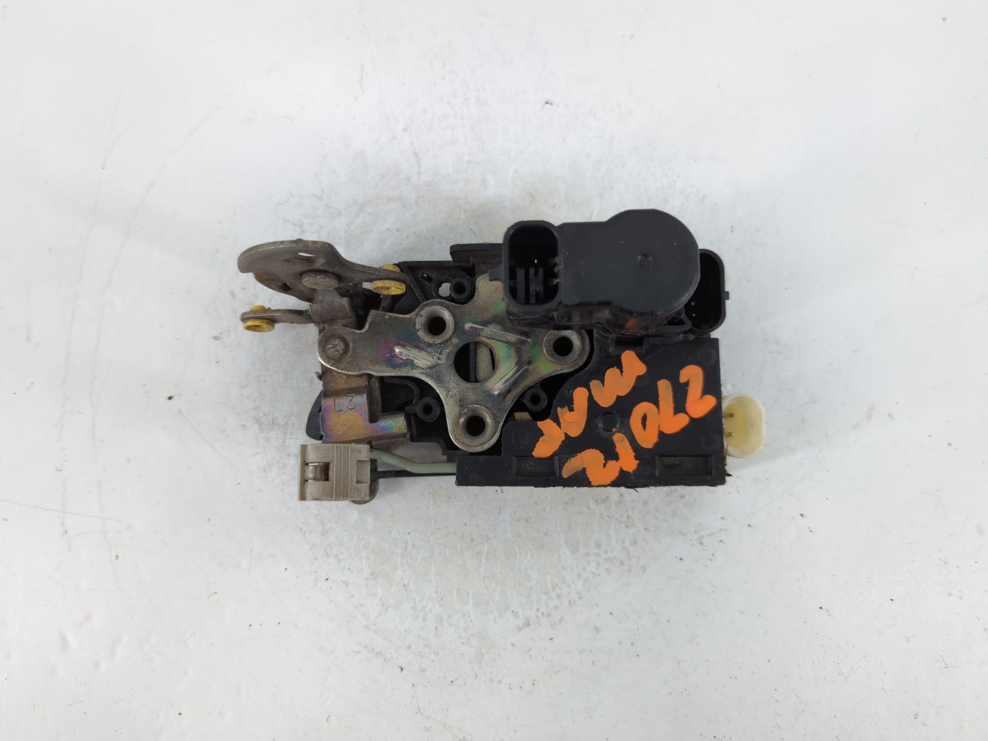 2001 Chevrolet Silverado 1500 Front Driver Left Lock Actuator 885265 - Oemusedautoparts1.com