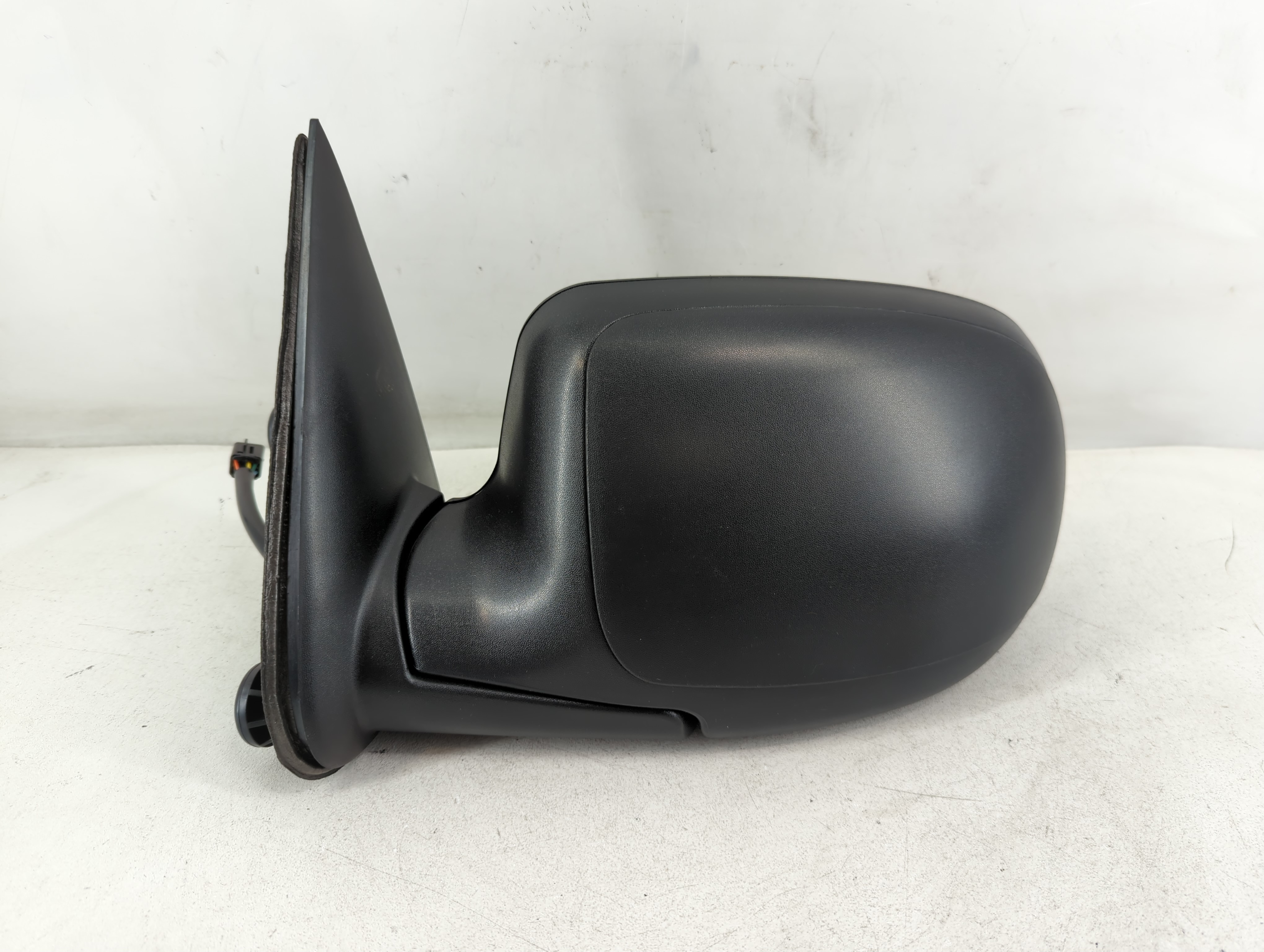 2003-2006 Chevrolet Tahoe Driver Left Side View Power Door Mirror Black 885299 - Oemusedautoparts1.com