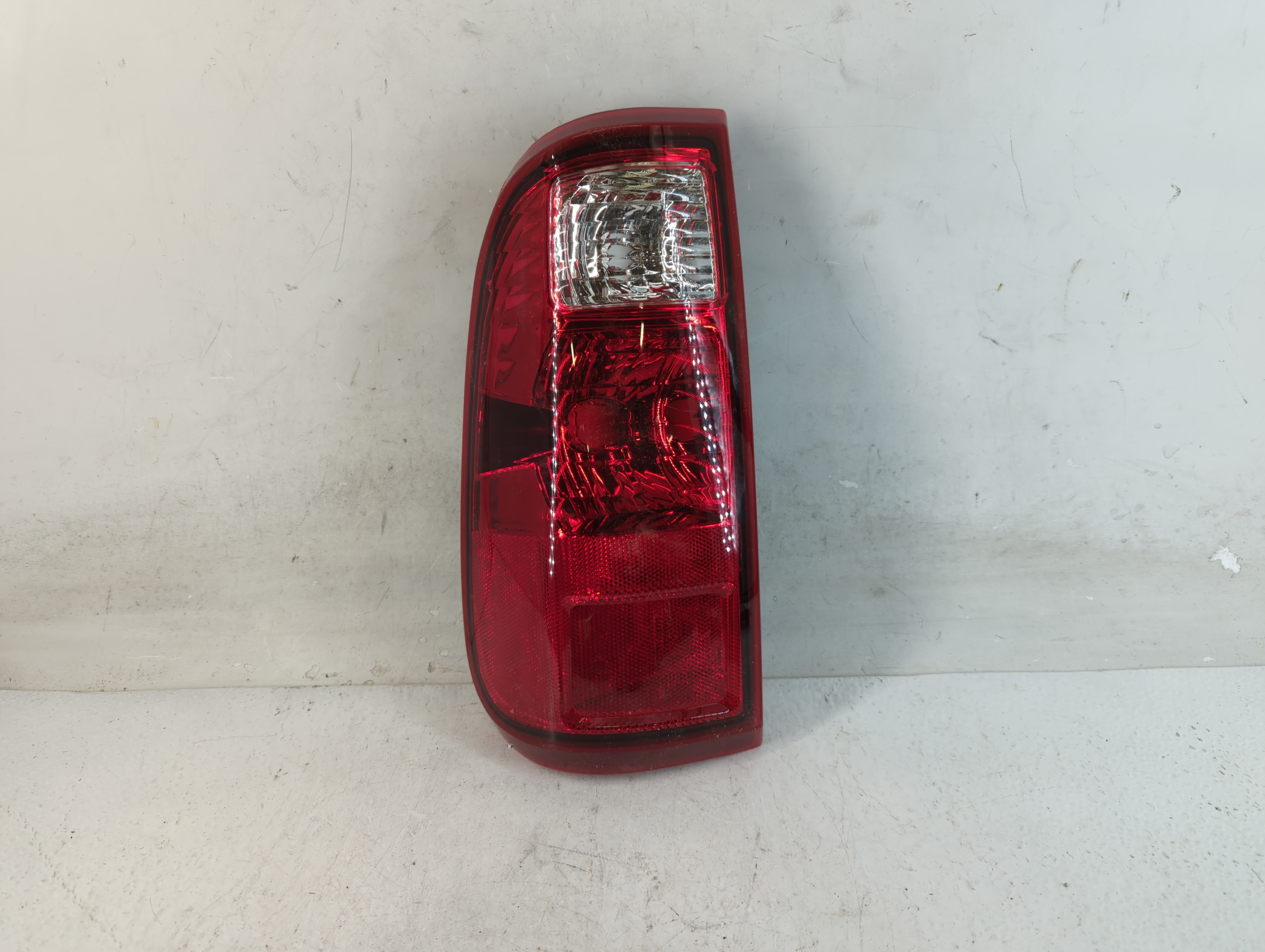 2008-2016 Ford F-250 Super Duty Rear Center Lid Brake Light Tail Light 885378 - Oemusedautoparts1.com