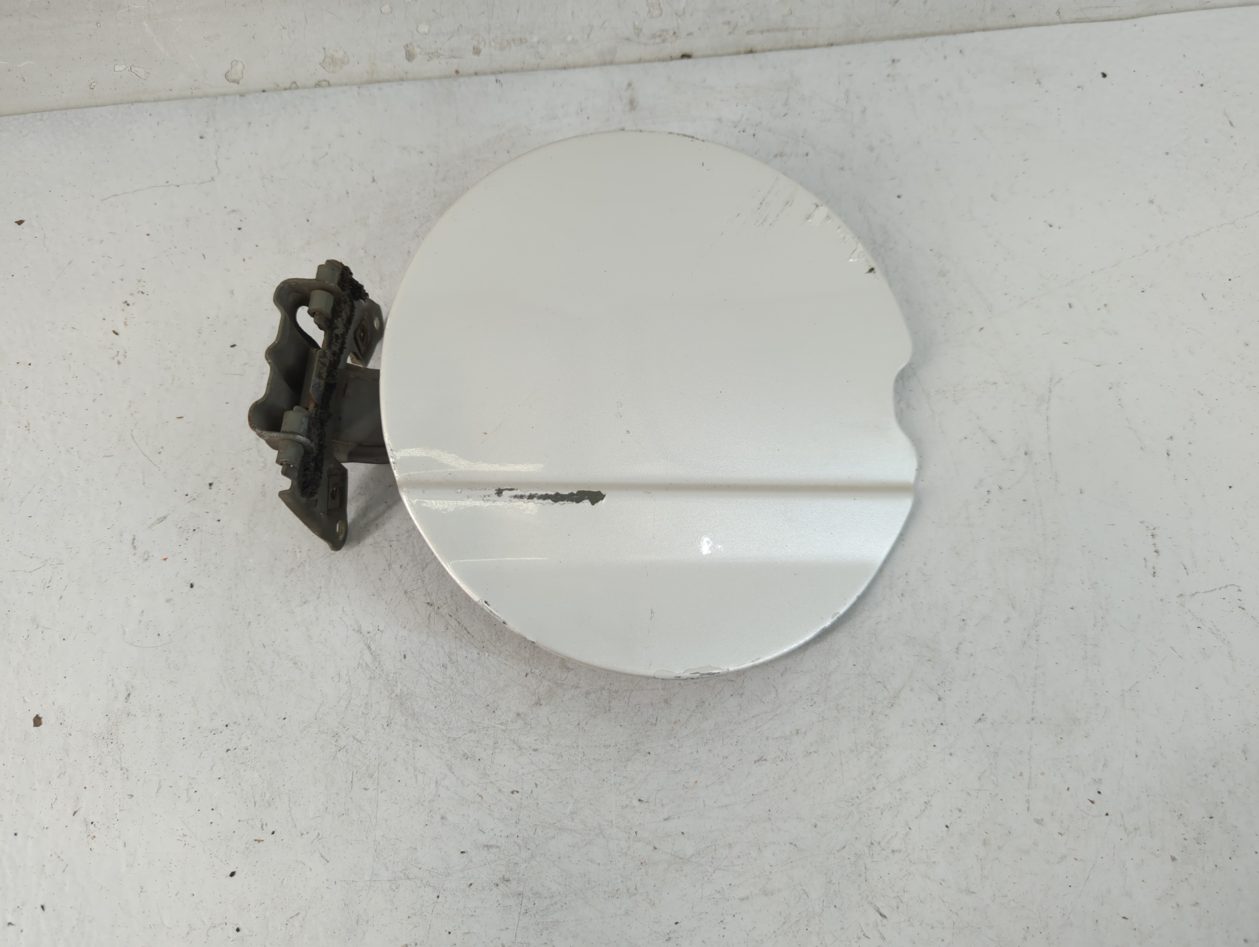 2004 Cadillac Escalade Ext Fuel Tank Door Lid Gas Tank 885406 - Oemusedautoparts1.com
