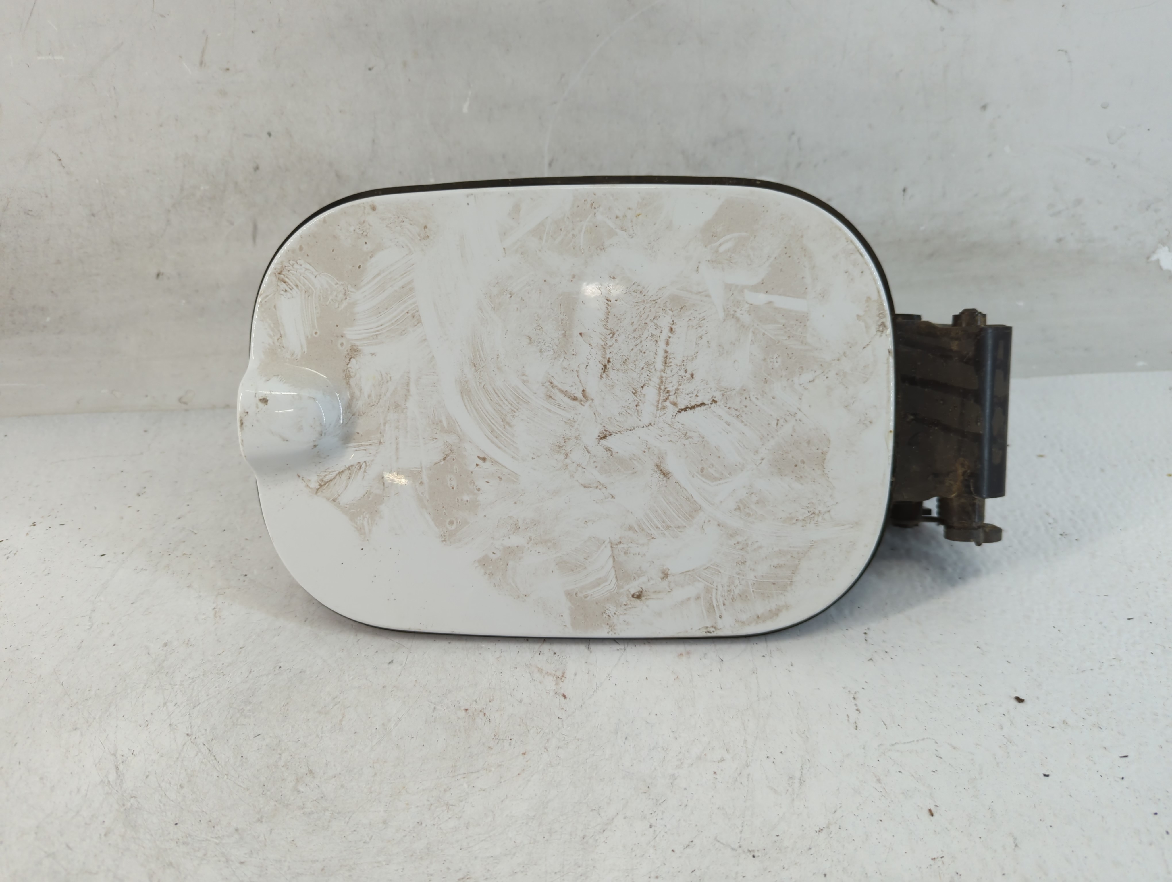2022 Chevrolet Silverado 2500 Fuel Tank Door Lid Gas Tank 885412 - Oemusedautoparts1.com