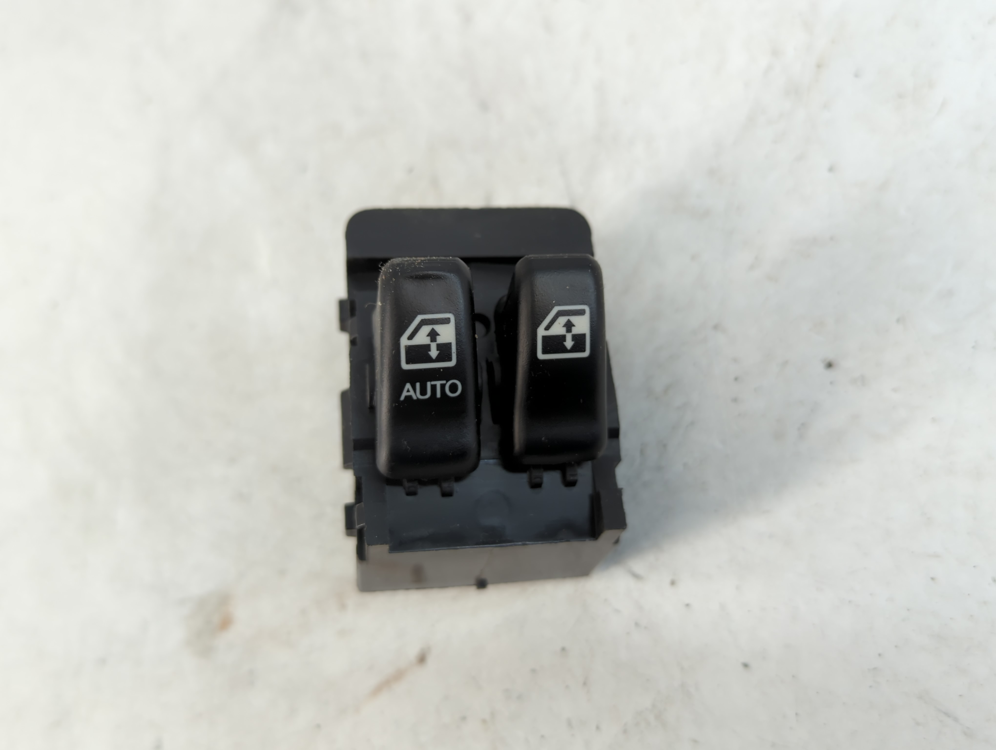 2000-2005 Chevrolet Venture Driver Left Door Master Power Window Switch 885435 - Oemusedautoparts1.com