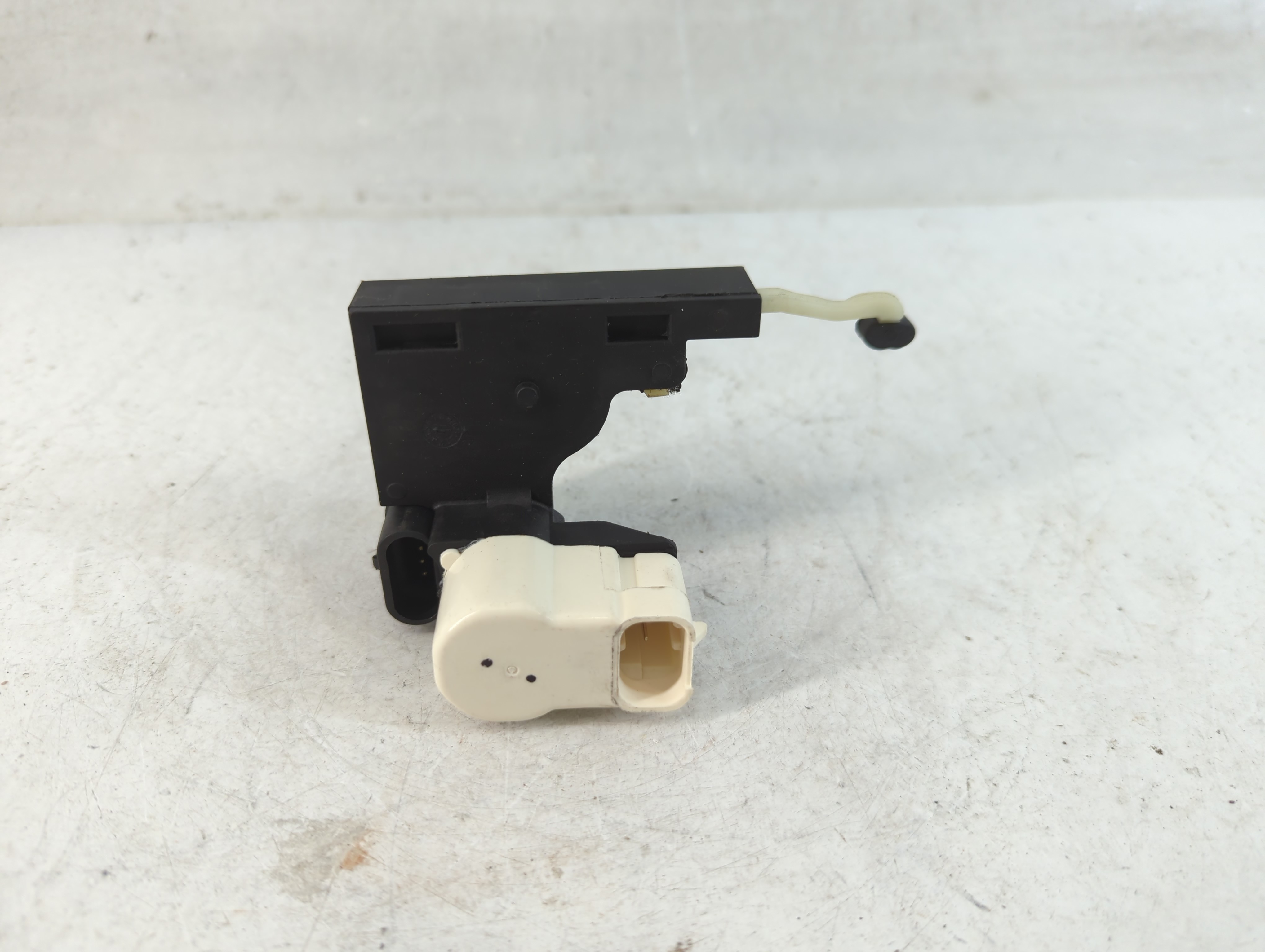 2003 Buick Park Avenue Front Driver Left Lock Actuator Black 885442 - Oemusedautoparts1.com