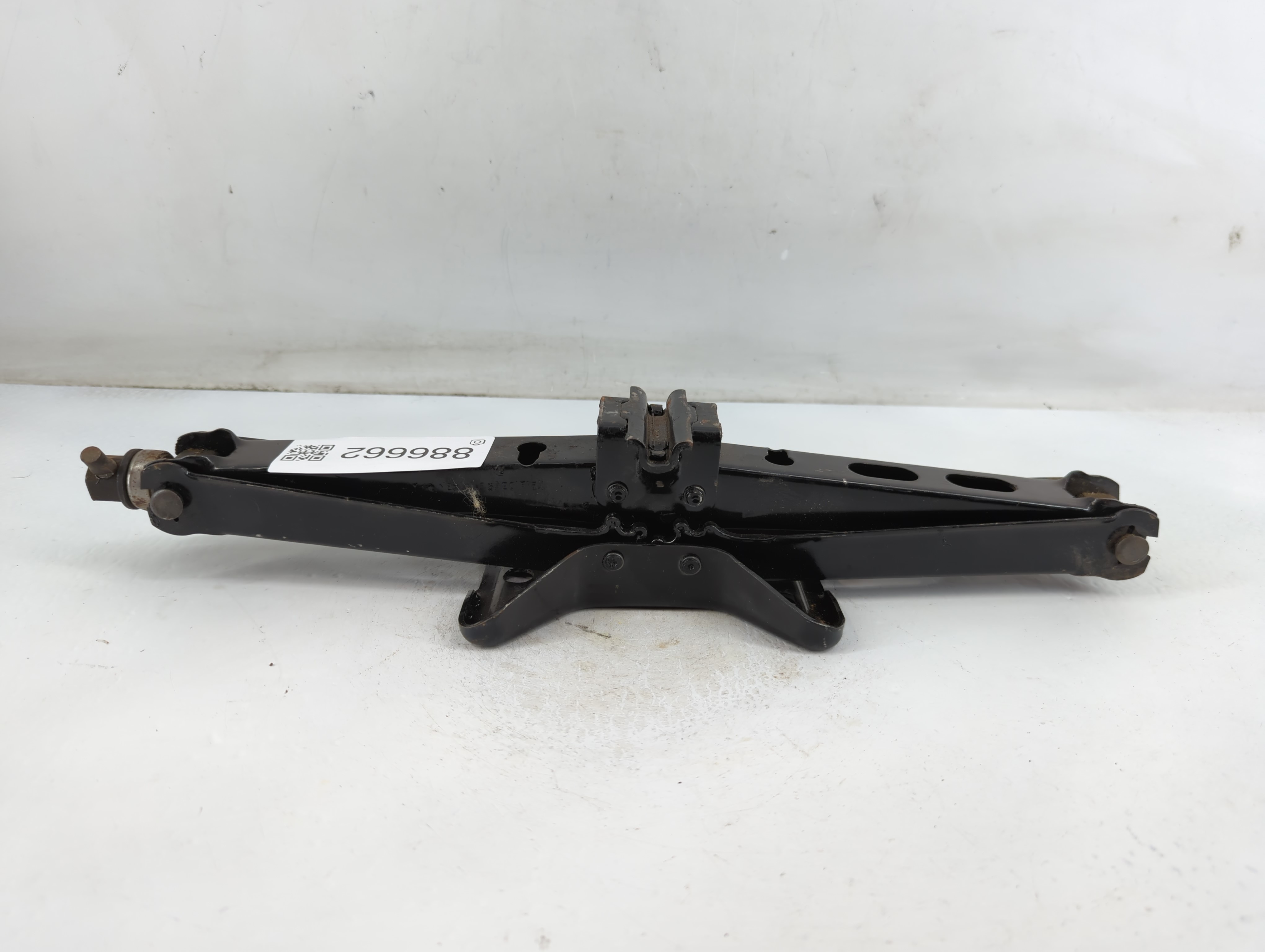 Picture of 1996 Oldsmobile Bravado Spare Scissor Car Jack 886662