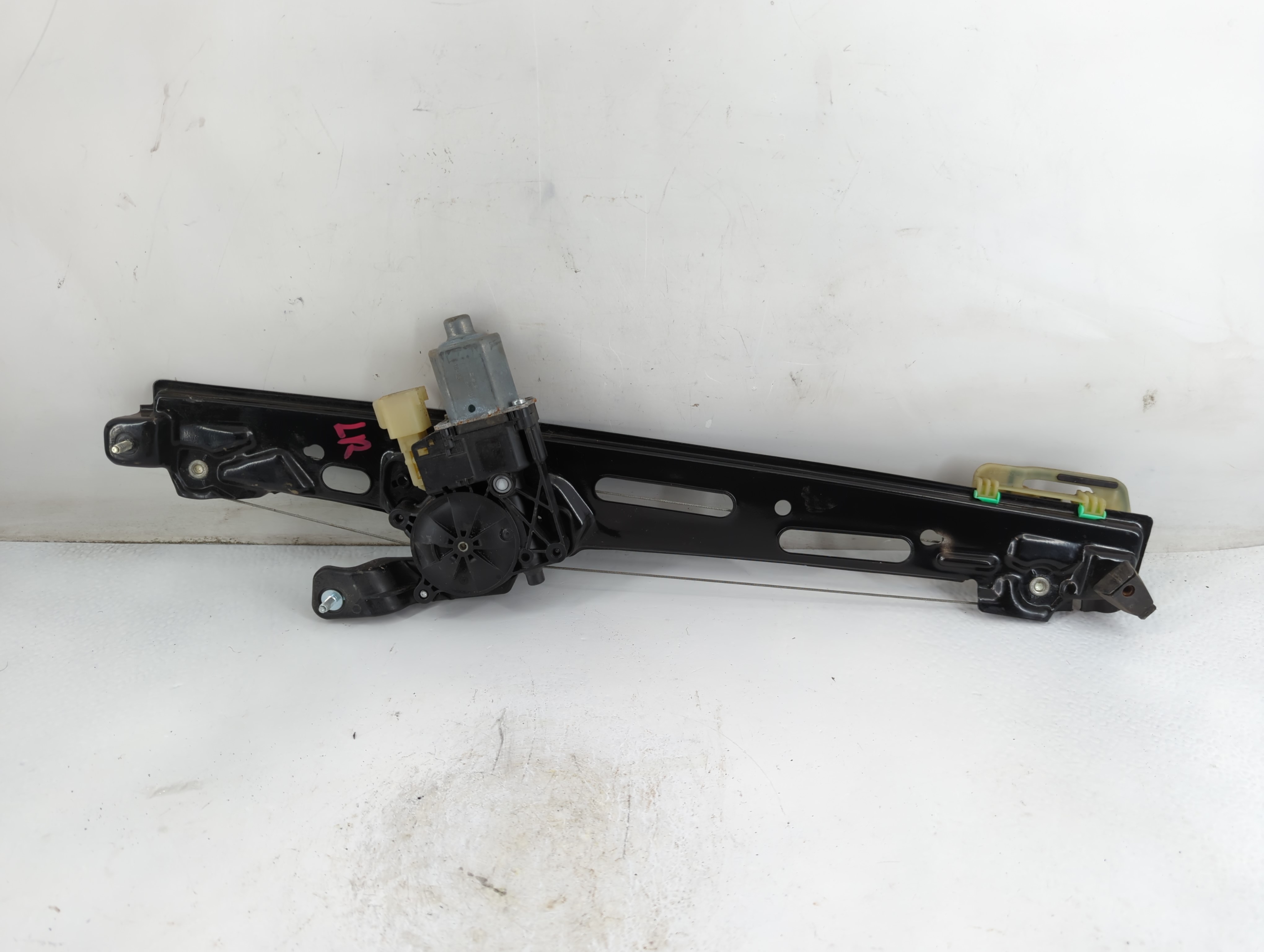 Lincoln Navigator Driver Left Rear Window Regulator 886663 - Oemusedautoparts1.com
