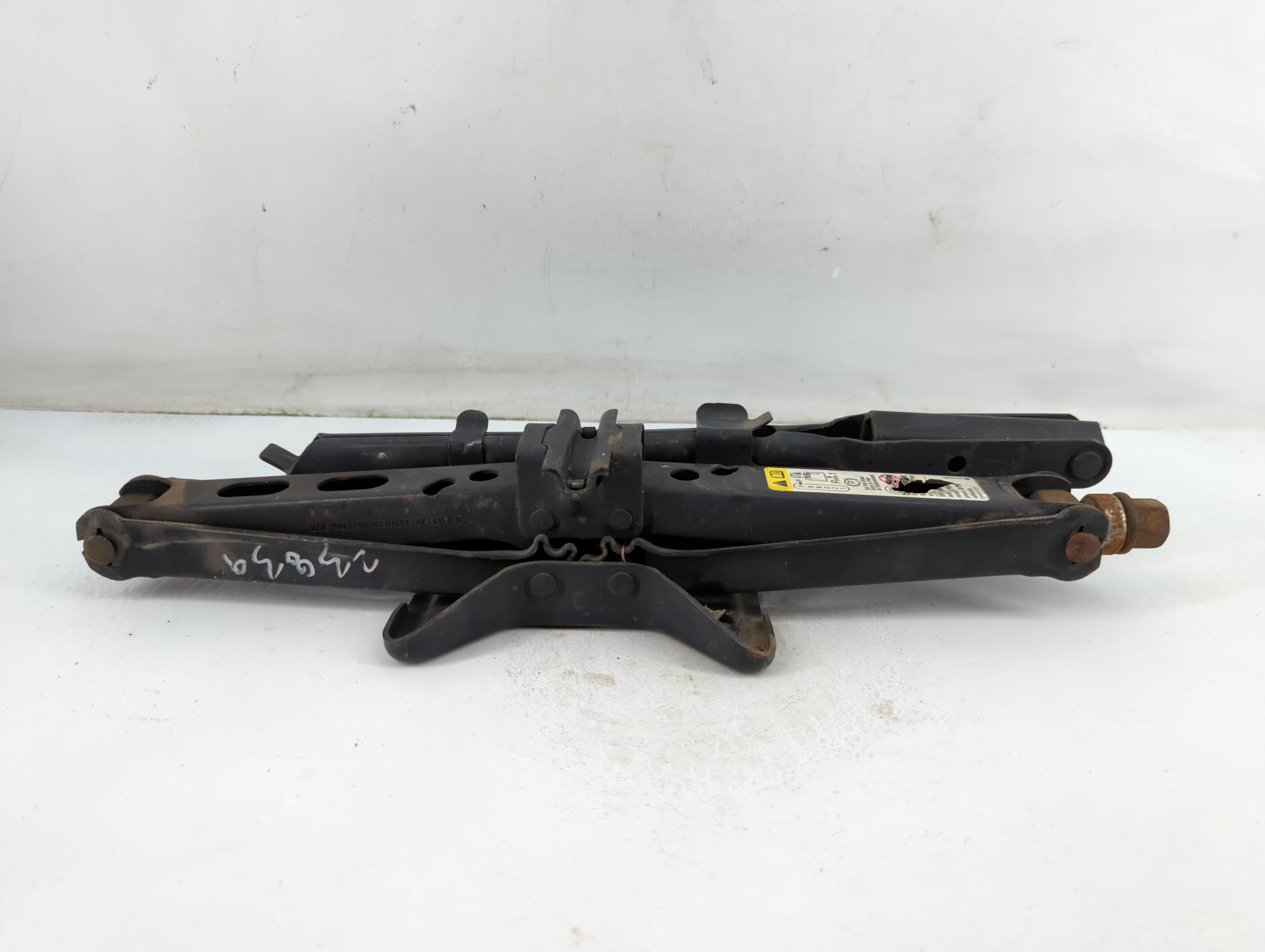 2006 Buick Rendezvous Spare Scissor Car Jack 886678 - Oemusedautoparts1.com