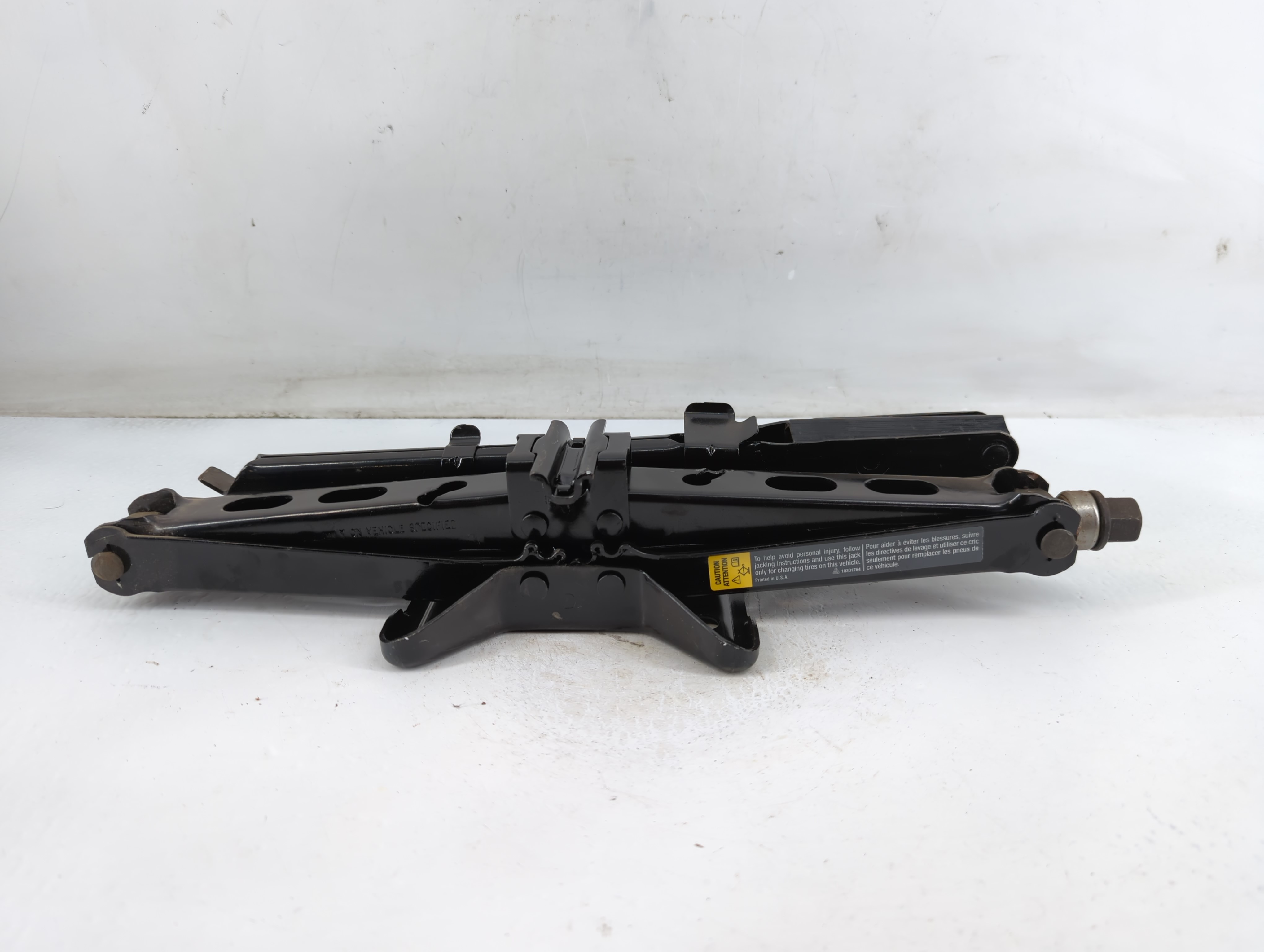 2002 Buick Rendezvous Spare Scissor Car Jack 886680 - Oemusedautoparts1.com
