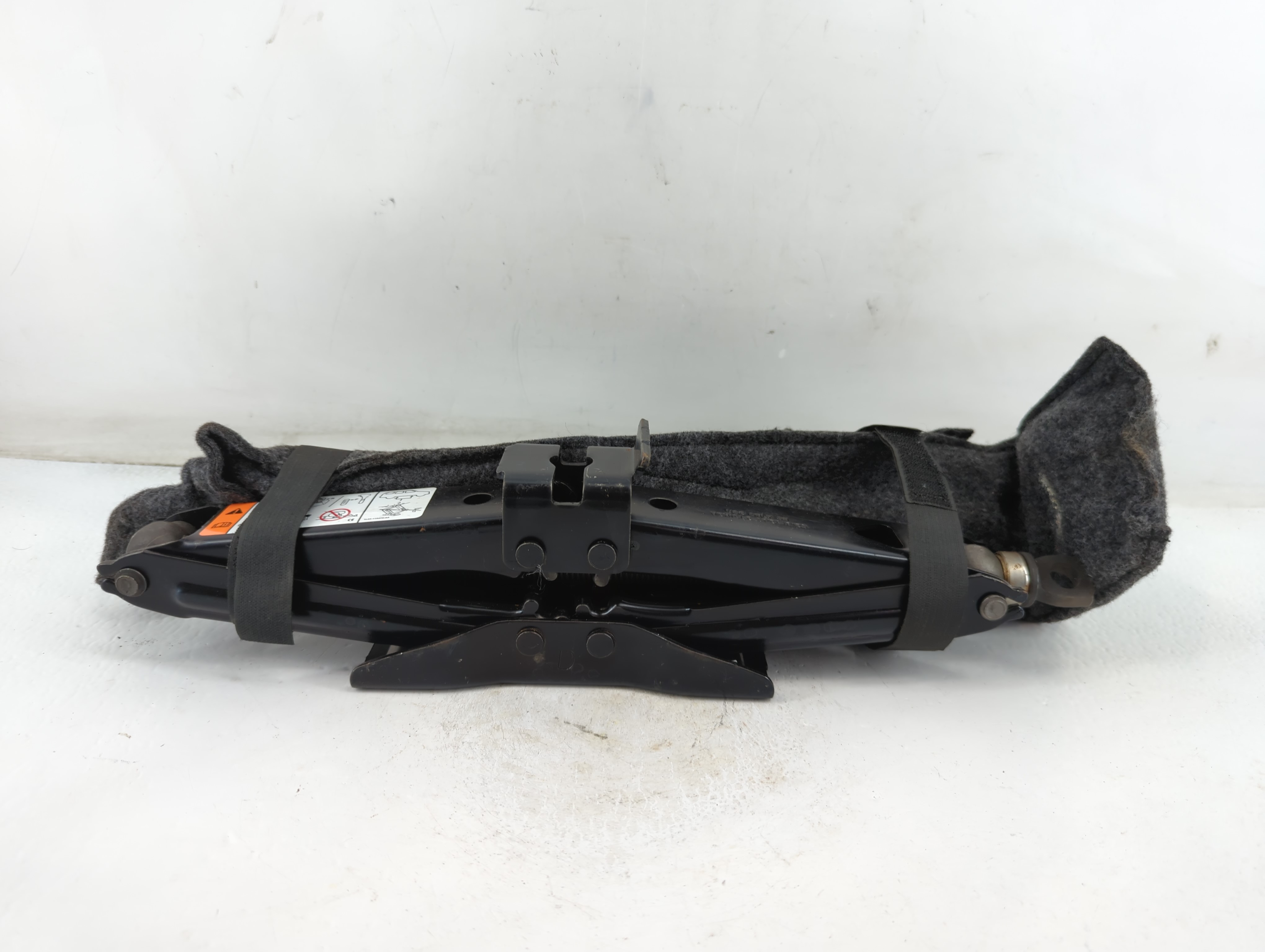 Picture of 2010 Ford Explorer Spare Scissor Car Jack 886684