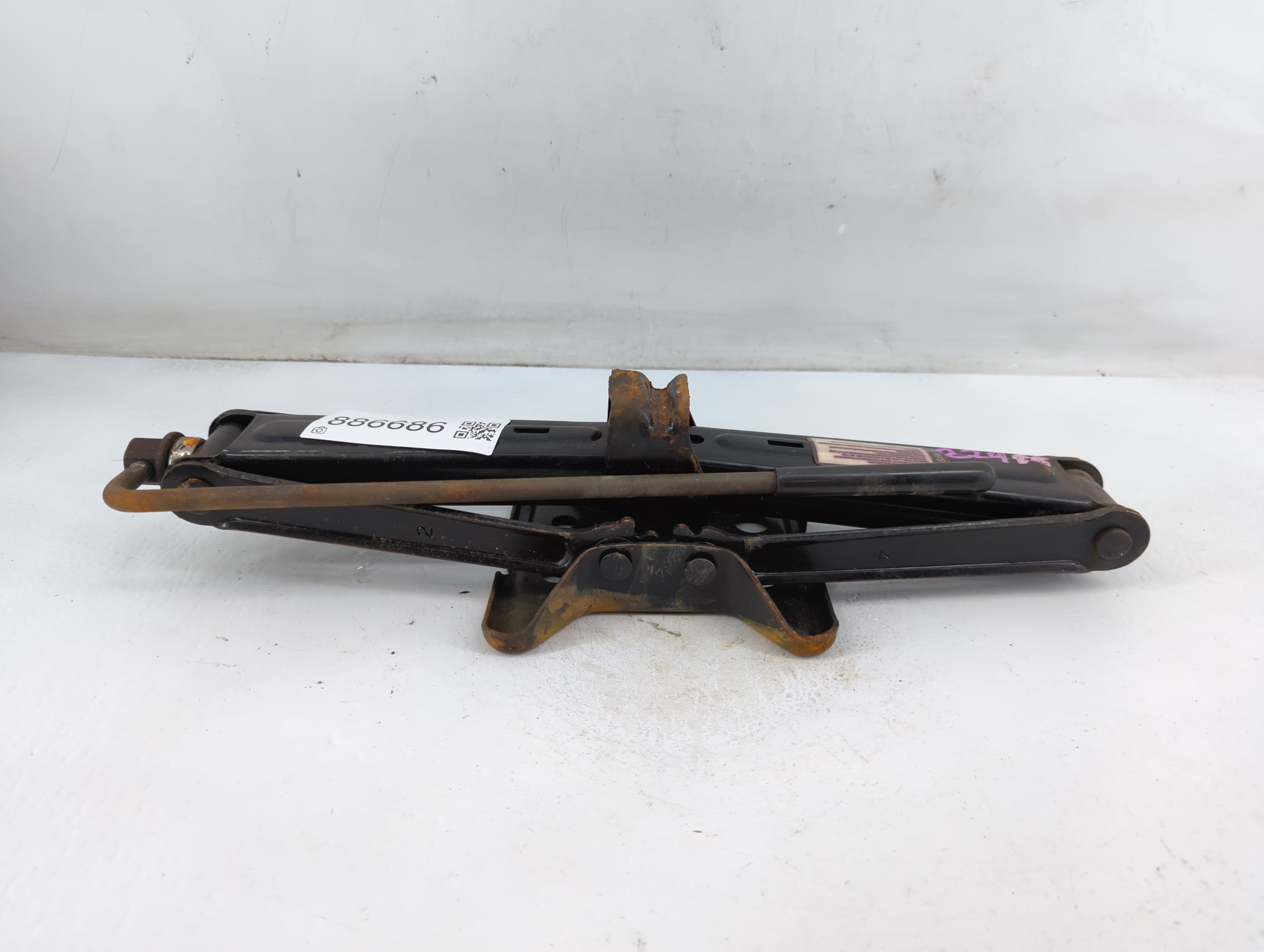 2003 Oldsmobile Alero Spare Scissor Car Jack 886686 - Oemusedautoparts1.com
