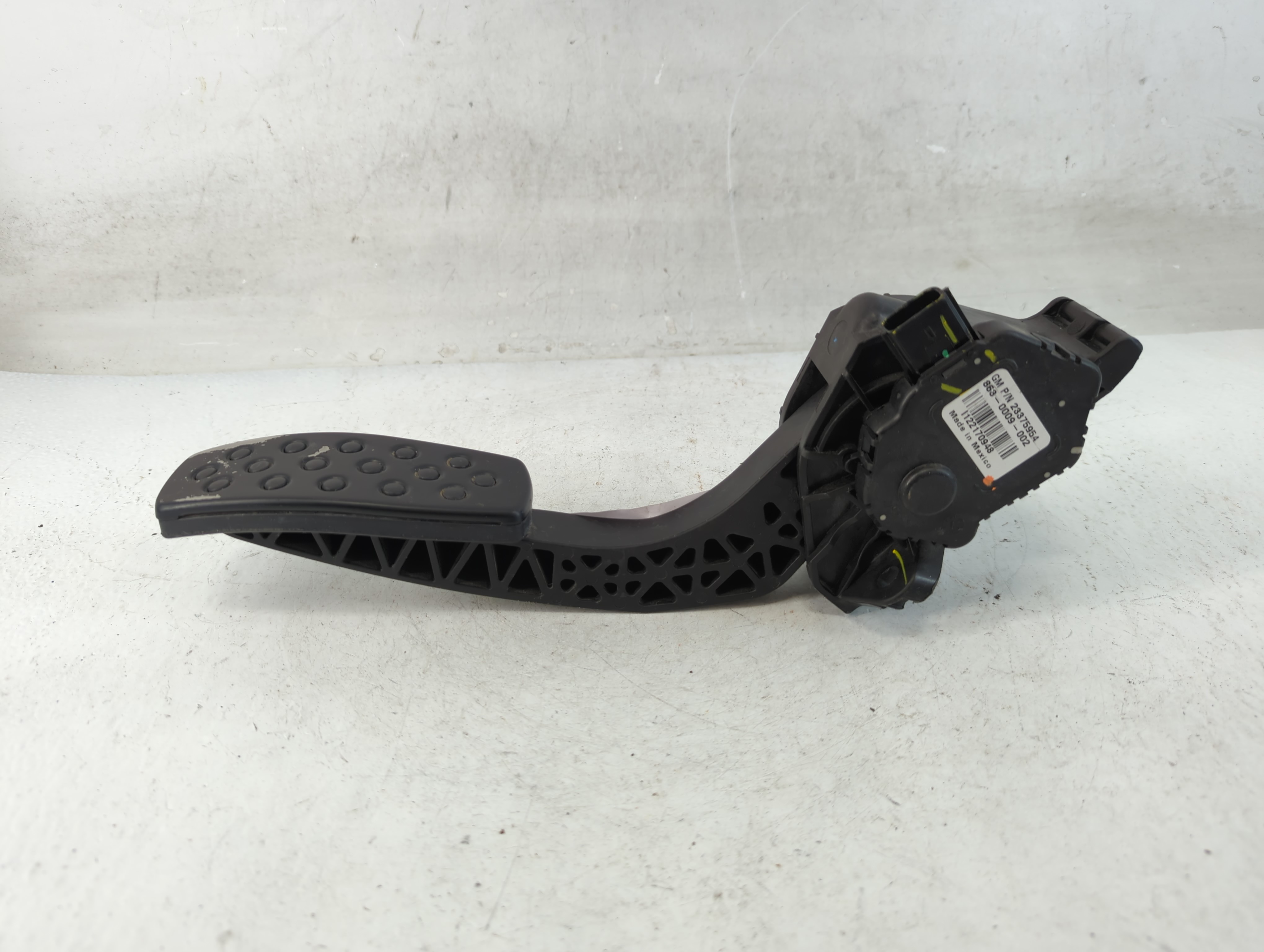 2016 Chevrolet Malibu ACCELERATOR GAS THROTTLE PEDAL WITH SENSOR 886690 - Oemusedautoparts1.com