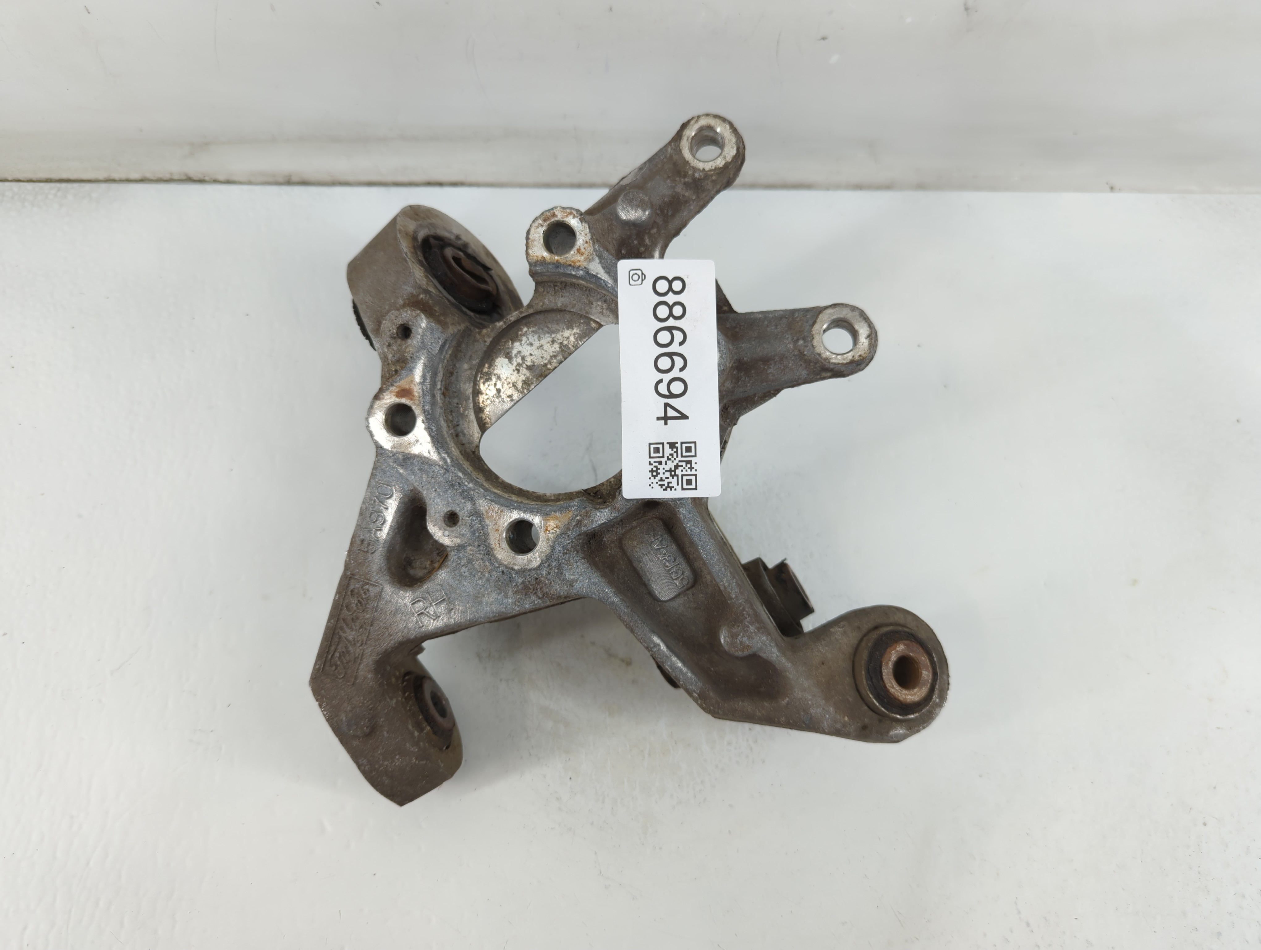 2007-2008 Infiniti G35 Driver Rear Knuckle/stub Axle Oem 886694 - Oemusedautoparts1.com