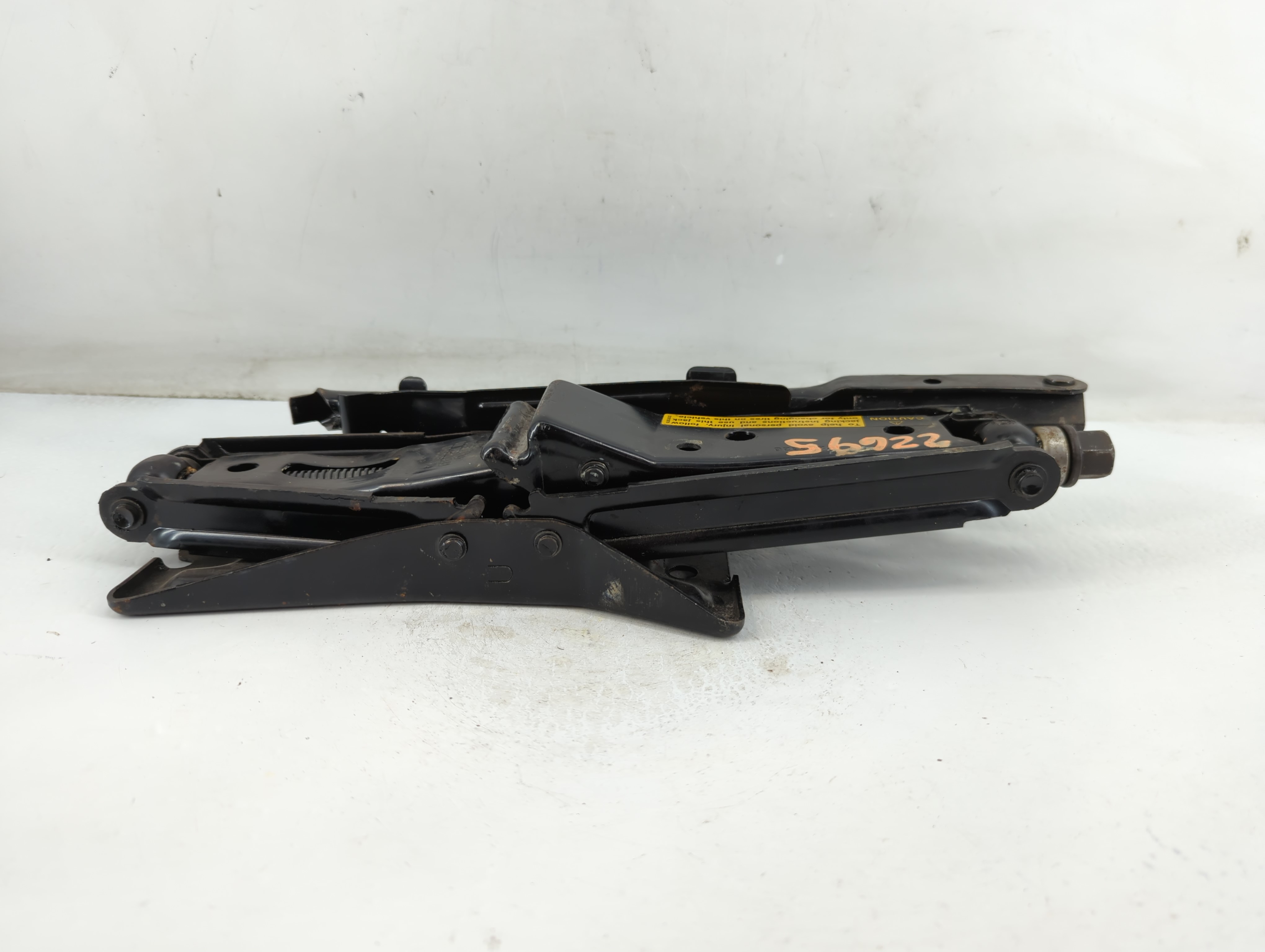 1995 Chevrolet Camaro Spare Scissor Car Jack 886710 - Oemusedautoparts1.com